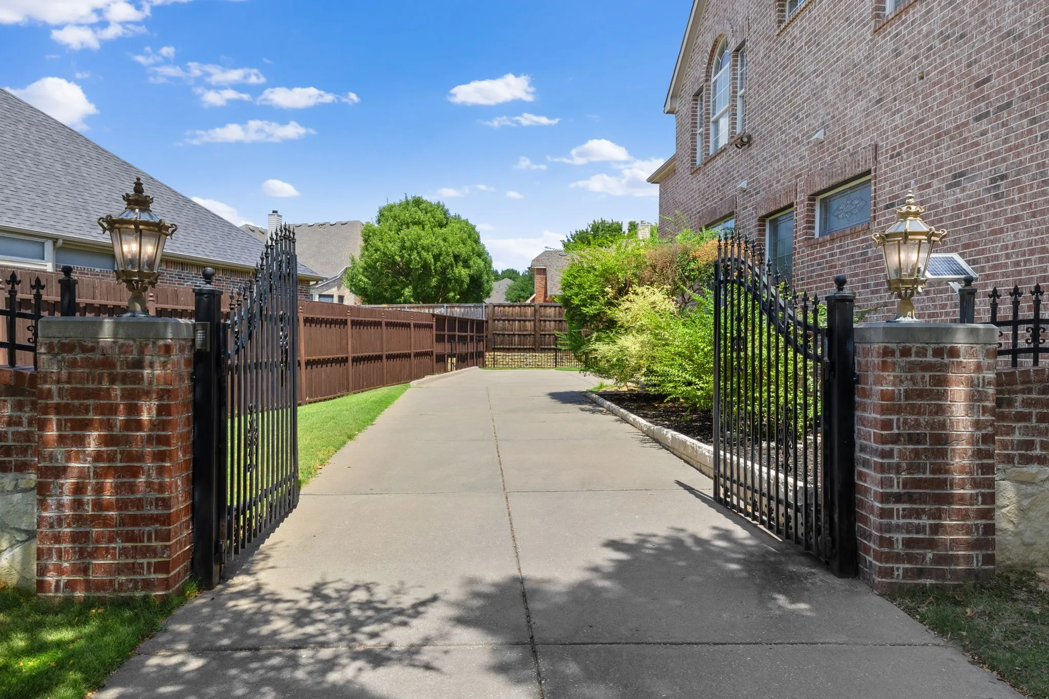 Single Family Residence For Sale in Collin County , 10624 Star Meadow Drive, Frisco, Texas 75033, 4 Bedroom, 4 Bathroom, 3 Garage spaces, 4,872 Sqft, built in 2001, mls#21336770, Real Estate Agent in Frisco, Homes For Sale in Collin county, Homes For Sale in Frisco, Realtor in Frisco Texas, Real Estate Brokerage Independent Realty Texas, Luminita Cordes Realtor