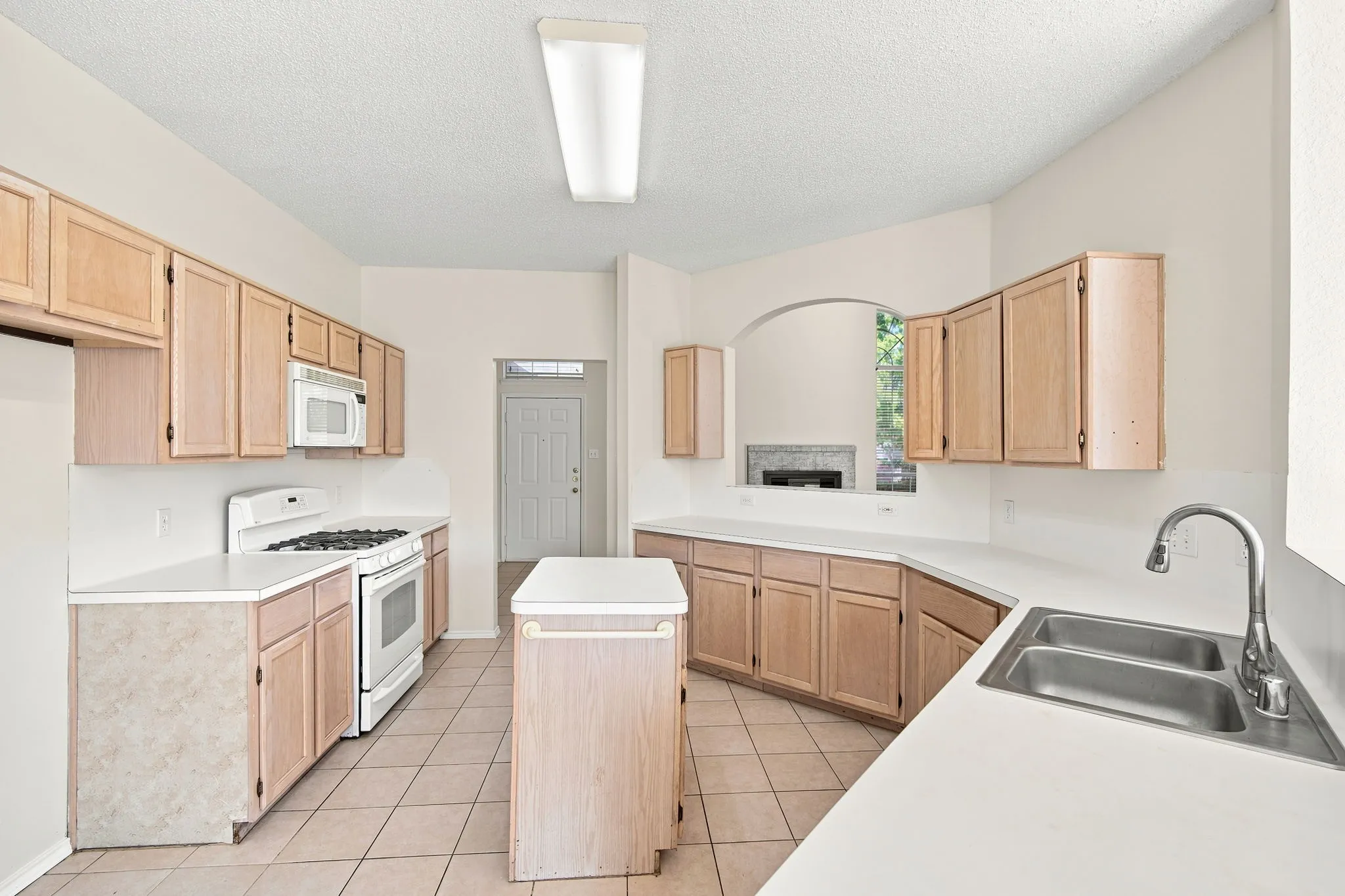 Single Family Residence For Rent in Dallas County , 1813 Pendleton Road, Rowlett, Texas 75089, 3 Bedroom, 3 Bathroom, 2 Garage spaces, 2,078 Sqft, built in 1994, mls#21339745, Real Estate Agent in Rowlett, Homes For Rent in Dallas county, Homes For Rent in Rowlett, Realtor in Rowlett Texas, Real Estate Brokerage Independent Realty Texas, Luminita Cordes Realtor