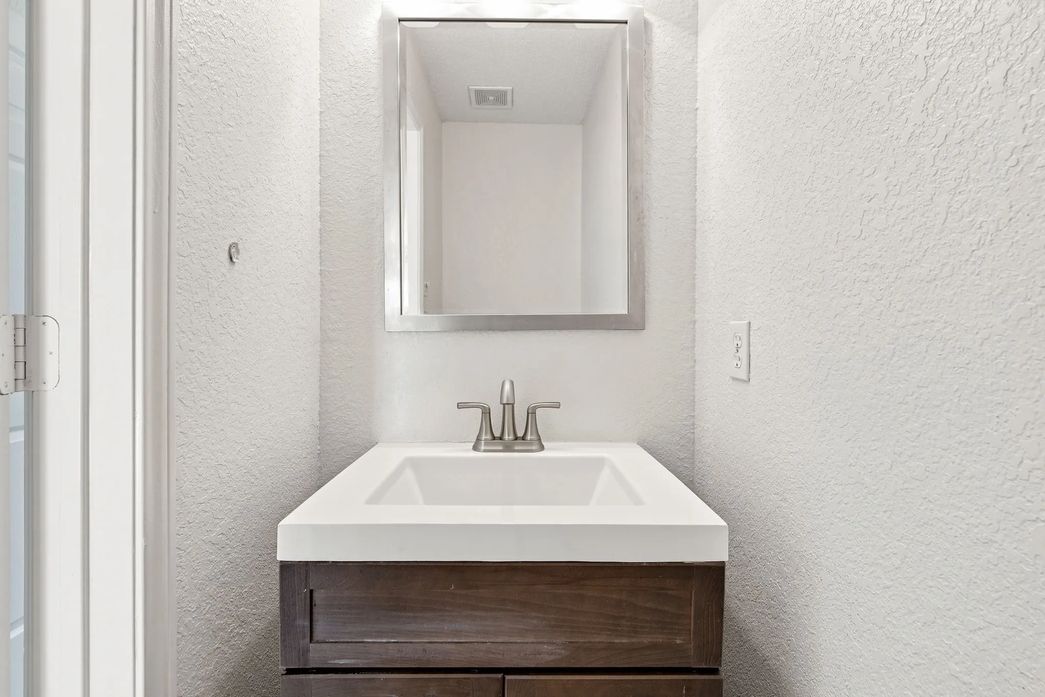 1/2 Bathroom