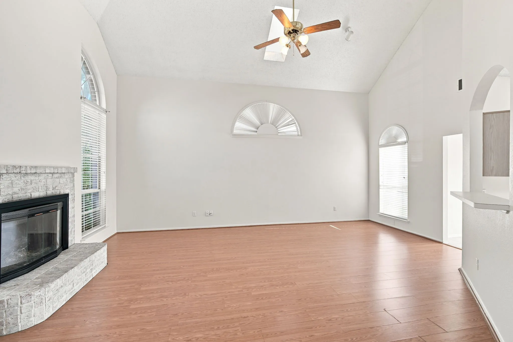 Single Family Residence For Rent in Dallas County , 1813 Pendleton Road, Rowlett, Texas 75089, 3 Bedroom, 3 Bathroom, 2 Garage spaces, 2,078 Sqft, built in 1994, mls#21339745, Real Estate Agent in Rowlett, Homes For Rent in Dallas county, Homes For Rent in Rowlett, Realtor in Rowlett Texas, Real Estate Brokerage Independent Realty Texas, Luminita Cordes Realtor