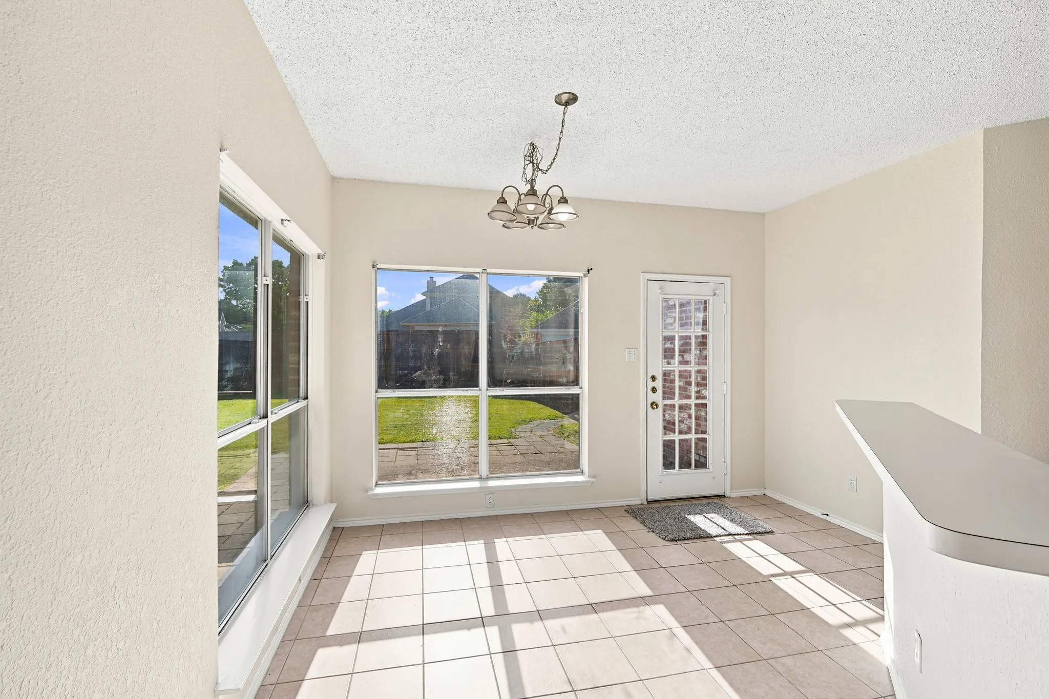 Single Family Residence For Rent in Dallas County , 1813 Pendleton Road, Rowlett, Texas 75089, 3 Bedroom, 3 Bathroom, 2 Garage spaces, 2,078 Sqft, built in 1994, mls#21339745, Real Estate Agent in Rowlett, Homes For Rent in Dallas county, Homes For Rent in Rowlett, Realtor in Rowlett Texas, Real Estate Brokerage Independent Realty Texas, Luminita Cordes Realtor