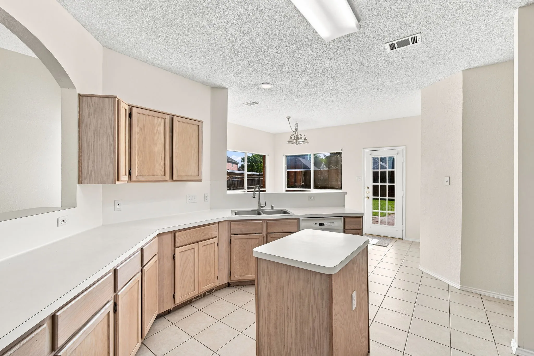Single Family Residence For Rent in Dallas County , 1813 Pendleton Road, Rowlett, Texas 75089, 3 Bedroom, 3 Bathroom, 2 Garage spaces, 2,078 Sqft, built in 1994, mls#21339745, Real Estate Agent in Rowlett, Homes For Rent in Dallas county, Homes For Rent in Rowlett, Realtor in Rowlett Texas, Real Estate Brokerage Independent Realty Texas, Luminita Cordes Realtor