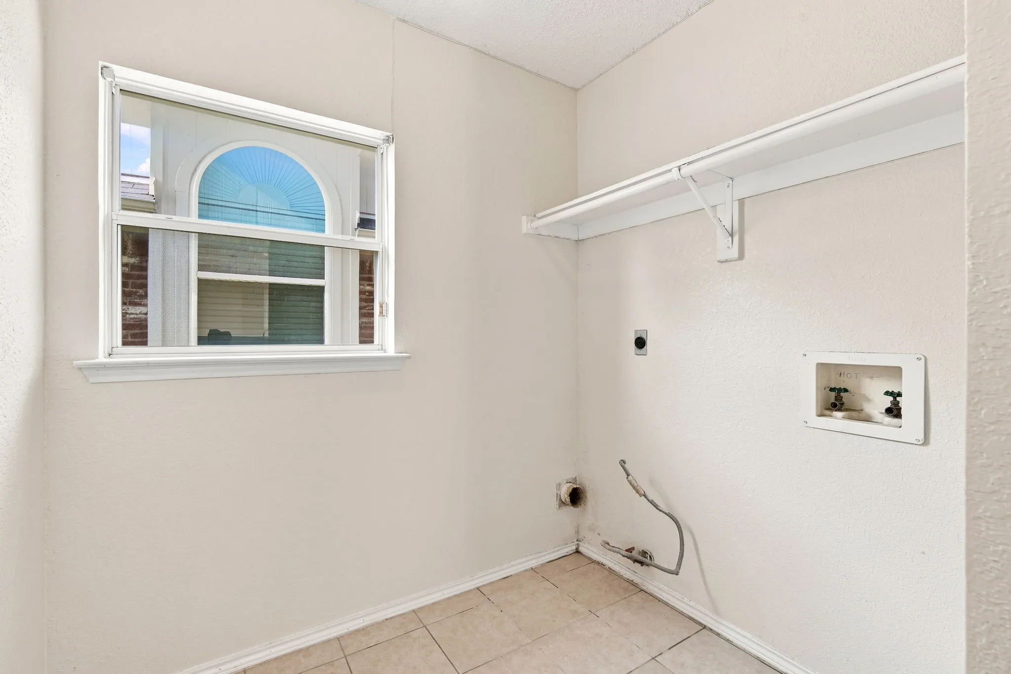 Single Family Residence For Rent in Dallas County , 1813 Pendleton Road, Rowlett, Texas 75089, 3 Bedroom, 3 Bathroom, 2 Garage spaces, 2,078 Sqft, built in 1994, mls#21339745, Real Estate Agent in Rowlett, Homes For Rent in Dallas county, Homes For Rent in Rowlett, Realtor in Rowlett Texas, Real Estate Brokerage Independent Realty Texas, Luminita Cordes Realtor
