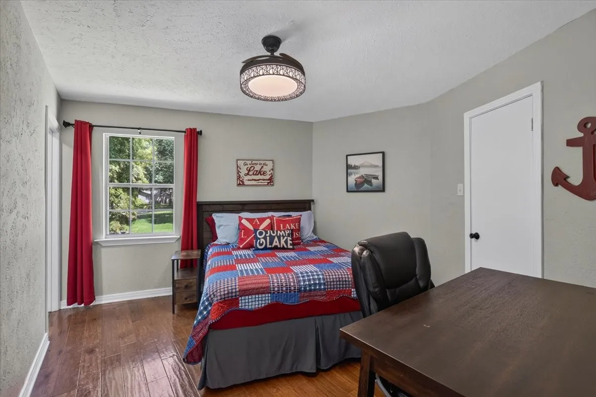 Single Family Residence For Sale in Henderson County , 171 Cedar Elm Road, Trinidad, Texas 75163, 3 Bedroom, 2 Bathroom, 1 Garage spaces, 1,134 Sqft, built in 1976, mls#21339617, Real Estate Agent in Trinidad, Homes For Sale in Henderson county, Homes For Sale in Trinidad, Realtor in Trinidad Texas, Real Estate Brokerage Independent Realty Texas, Luminita Cordes Realtor