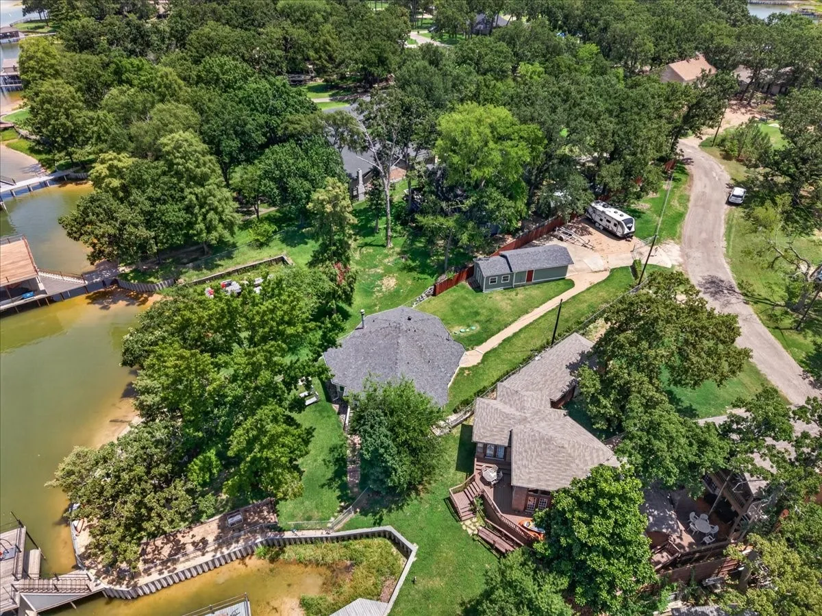 Single Family Residence For Sale in Henderson County , 171 Cedar Elm Road, Trinidad, Texas 75163, 3 Bedroom, 2 Bathroom, 1 Garage spaces, 1,134 Sqft, built in 1976, mls#21339617, Real Estate Agent in Trinidad, Homes For Sale in Henderson county, Homes For Sale in Trinidad, Realtor in Trinidad Texas, Real Estate Brokerage Independent Realty Texas, Luminita Cordes Realtor