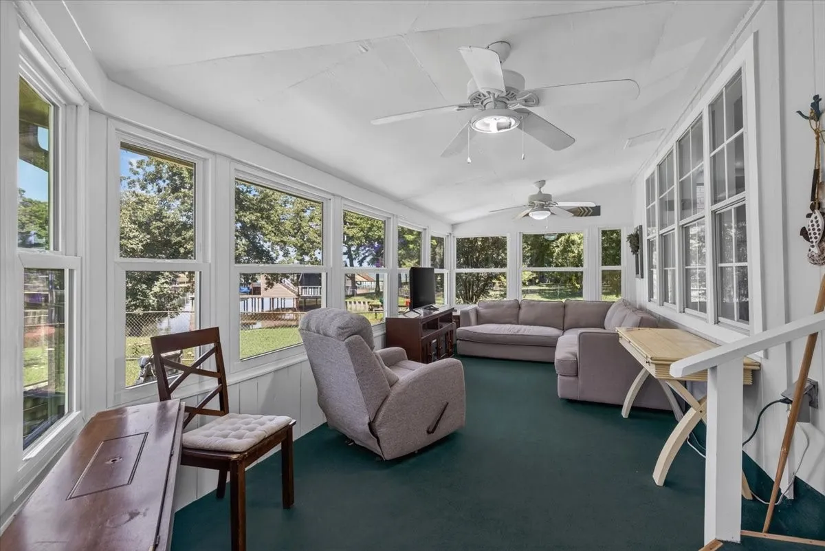 Single Family Residence For Sale in Henderson County , 171 Cedar Elm Road, Trinidad, Texas 75163, 3 Bedroom, 2 Bathroom, 1 Garage spaces, 1,134 Sqft, built in 1976, mls#21339617, Real Estate Agent in Trinidad, Homes For Sale in Henderson county, Homes For Sale in Trinidad, Realtor in Trinidad Texas, Real Estate Brokerage Independent Realty Texas, Luminita Cordes Realtor