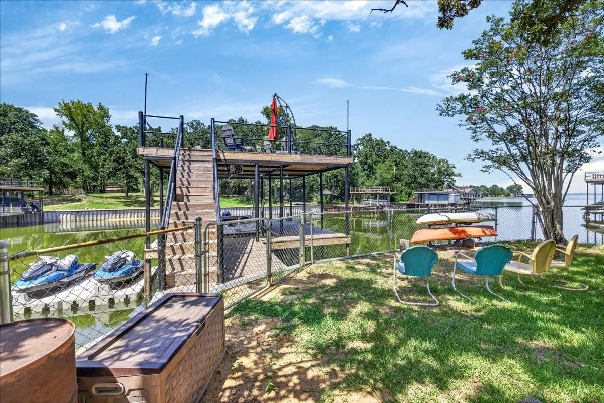Single Family Residence For Sale in Henderson County , 171 Cedar Elm Road, Trinidad, Texas 75163, 3 Bedroom, 2 Bathroom, 1 Garage spaces, 1,134 Sqft, built in 1976, mls#21339617, Real Estate Agent in Trinidad, Homes For Sale in Henderson county, Homes For Sale in Trinidad, Realtor in Trinidad Texas, Real Estate Brokerage Independent Realty Texas, Luminita Cordes Realtor