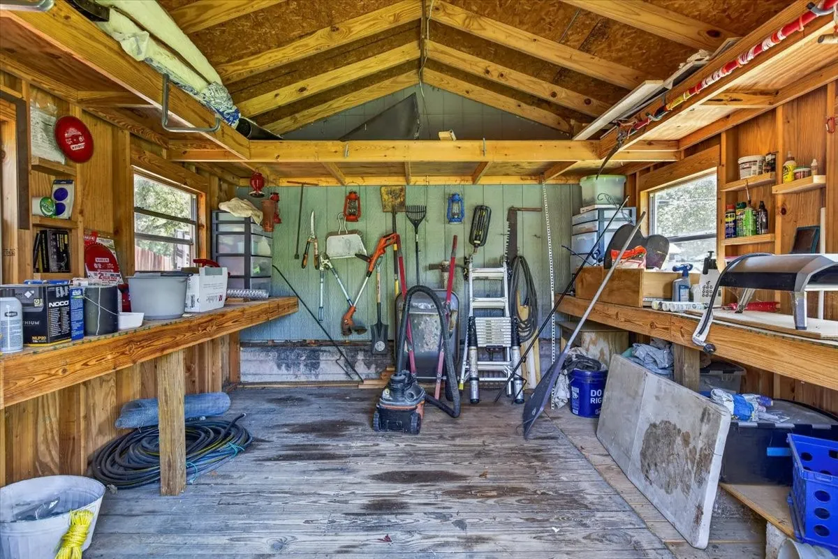 Single Family Residence For Sale in Henderson County , 171 Cedar Elm Road, Trinidad, Texas 75163, 3 Bedroom, 2 Bathroom, 1 Garage spaces, 1,134 Sqft, built in 1976, mls#21339617, Real Estate Agent in Trinidad, Homes For Sale in Henderson county, Homes For Sale in Trinidad, Realtor in Trinidad Texas, Real Estate Brokerage Independent Realty Texas, Luminita Cordes Realtor