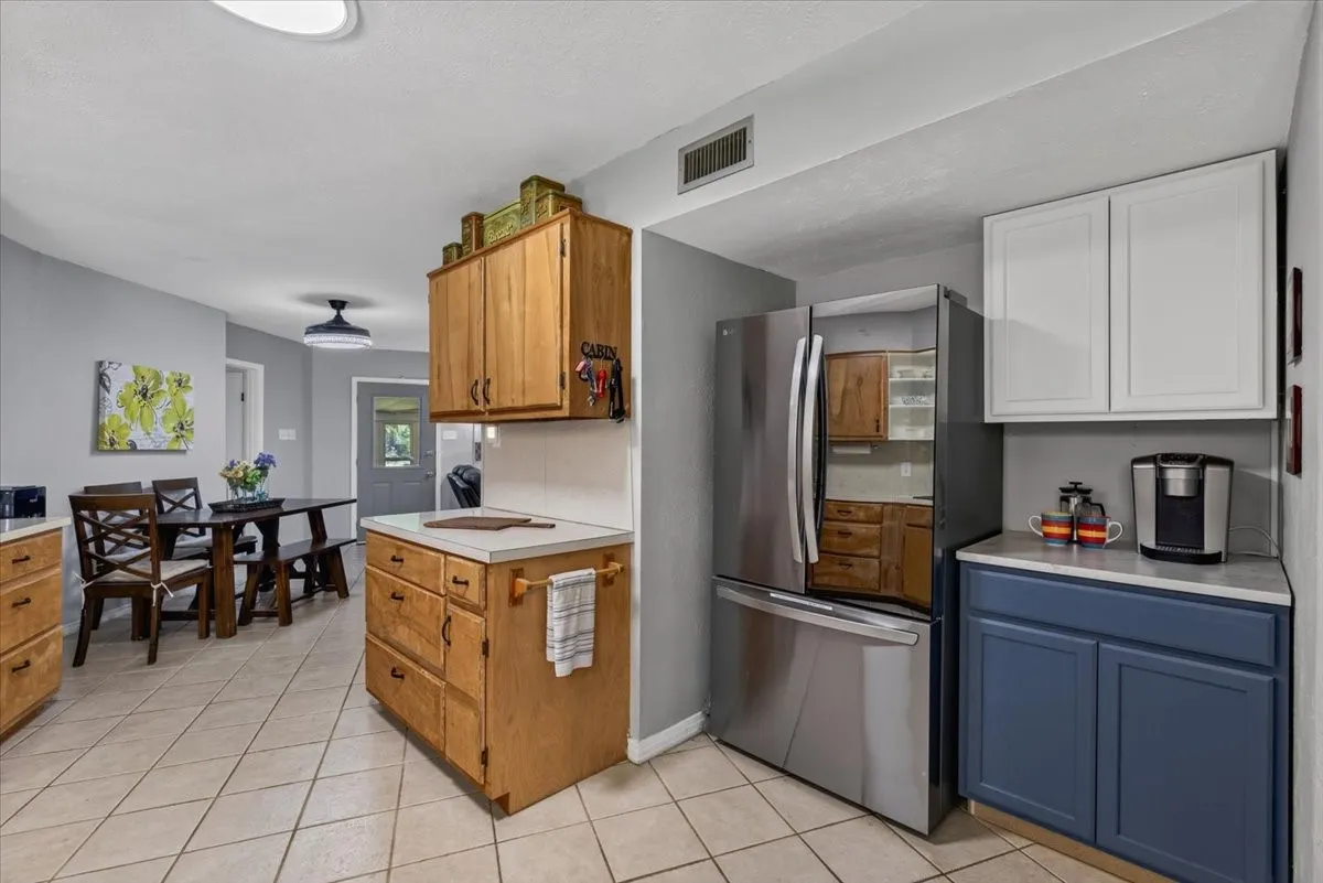 Single Family Residence For Sale in Henderson County , 171 Cedar Elm Road, Trinidad, Texas 75163, 3 Bedroom, 2 Bathroom, 1 Garage spaces, 1,134 Sqft, built in 1976, mls#21339617, Real Estate Agent in Trinidad, Homes For Sale in Henderson county, Homes For Sale in Trinidad, Realtor in Trinidad Texas, Real Estate Brokerage Independent Realty Texas, Luminita Cordes Realtor