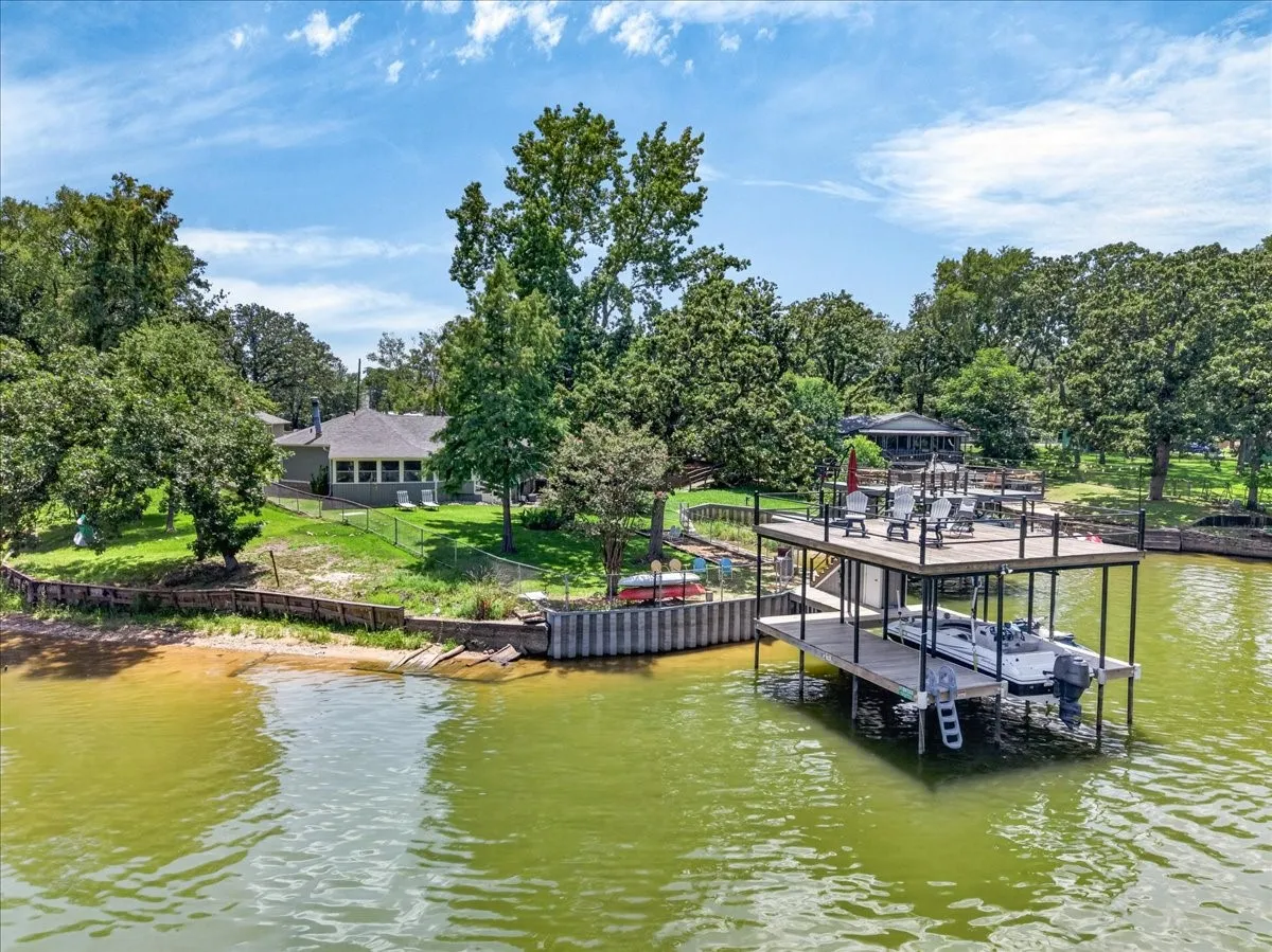 Single Family Residence For Sale in Henderson County , 171 Cedar Elm Road, Trinidad, Texas 75163, 3 Bedroom, 2 Bathroom, 1 Garage spaces, 1,134 Sqft, built in 1976, mls#21339617, Real Estate Agent in Trinidad, Homes For Sale in Henderson county, Homes For Sale in Trinidad, Realtor in Trinidad Texas, Real Estate Brokerage Independent Realty Texas, Luminita Cordes Realtor