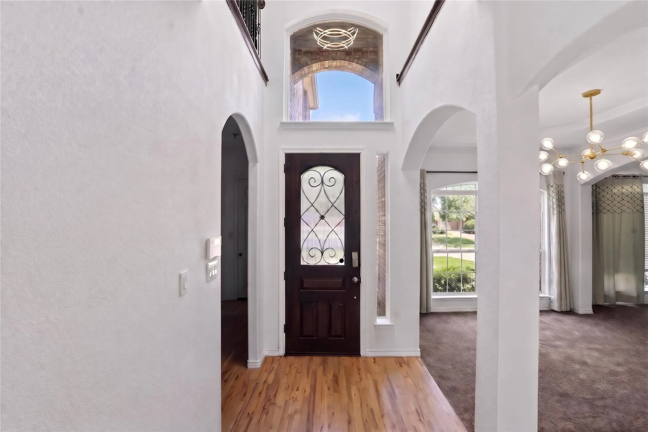 Look at this gorgeous entry way!