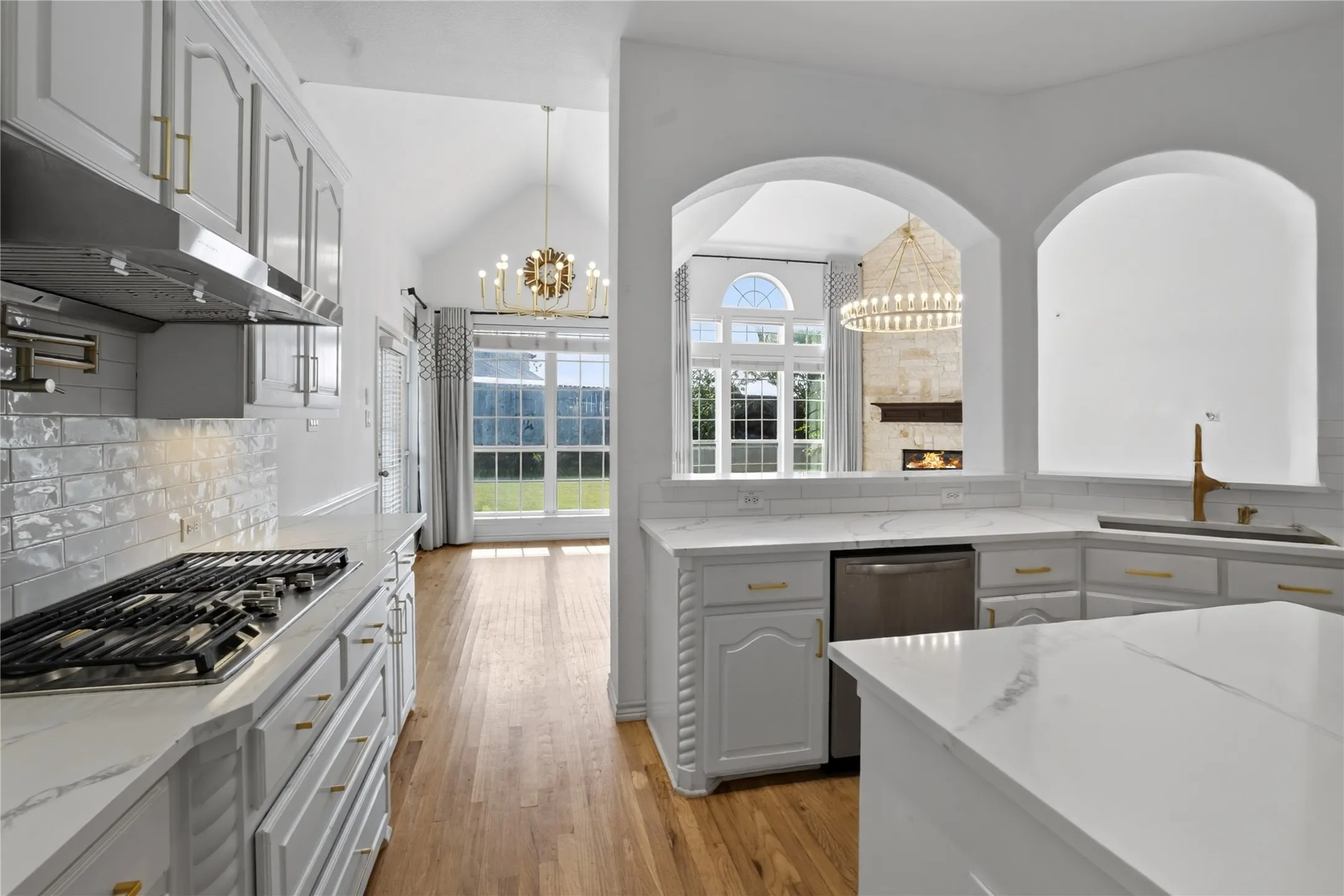 Chef inspired Dream Kitchen!Check out the beautiful countertop, back slapsh and cooking range!