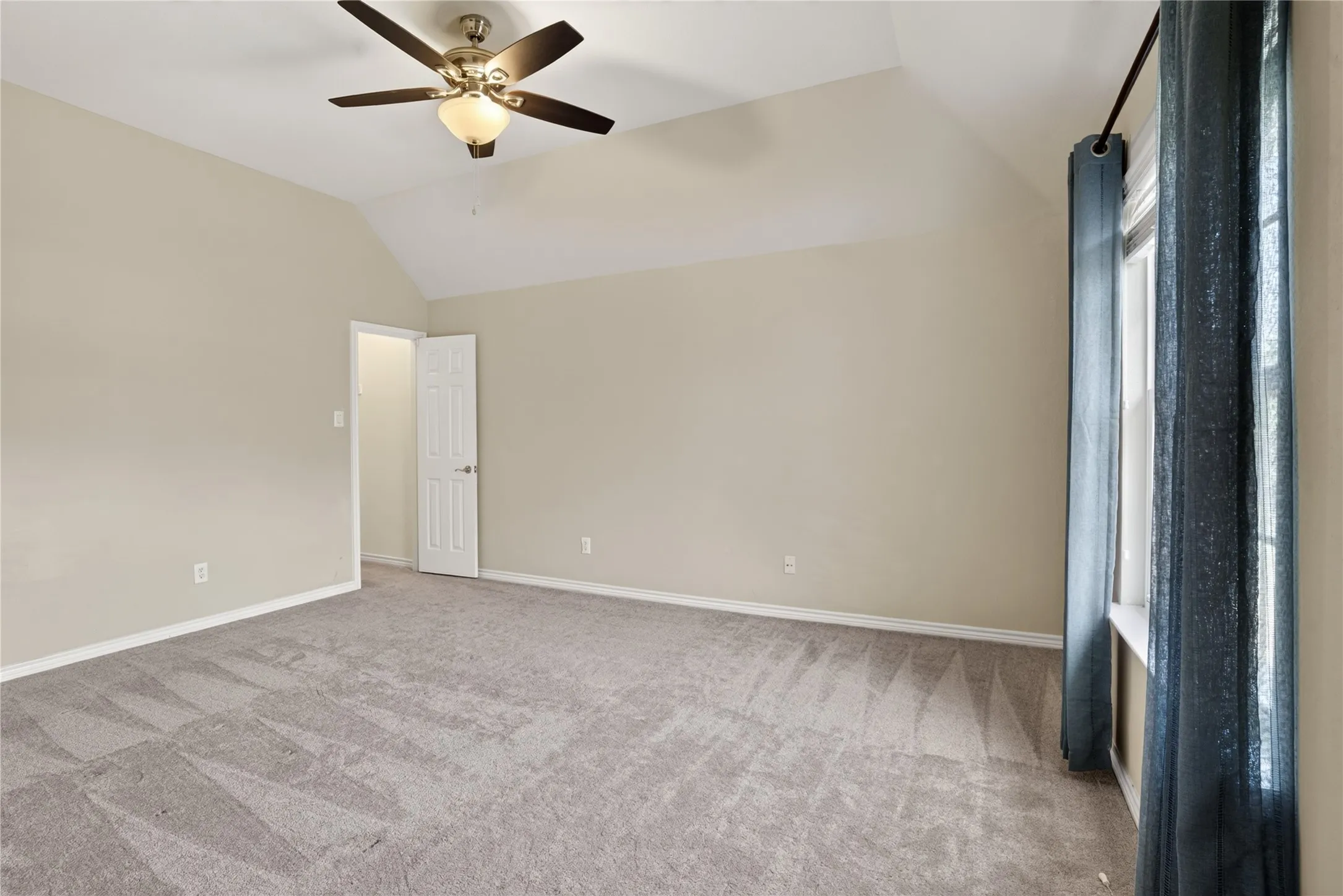 Large size bedroom 3