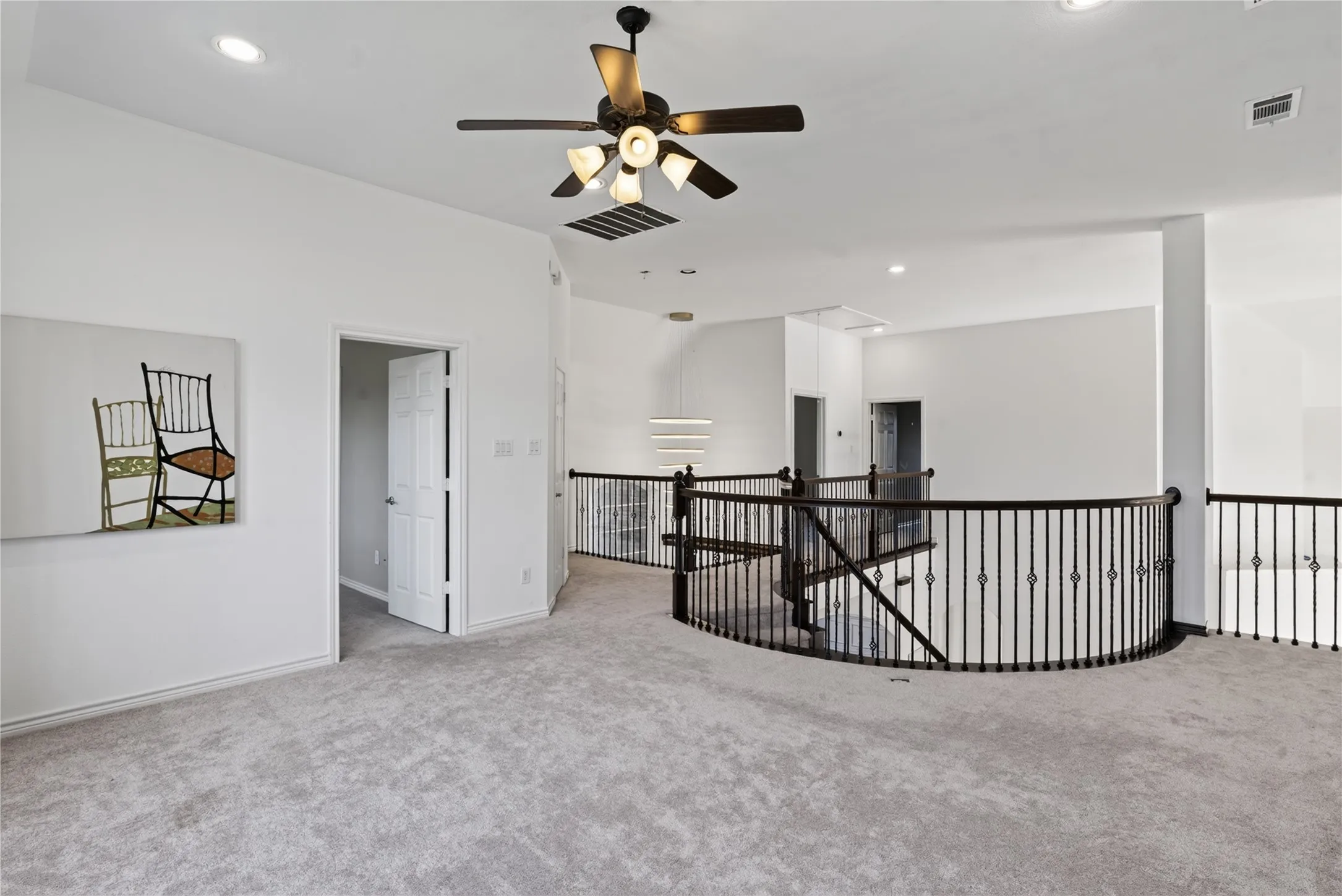Huge size Game room! Make a secondary living room or play room!