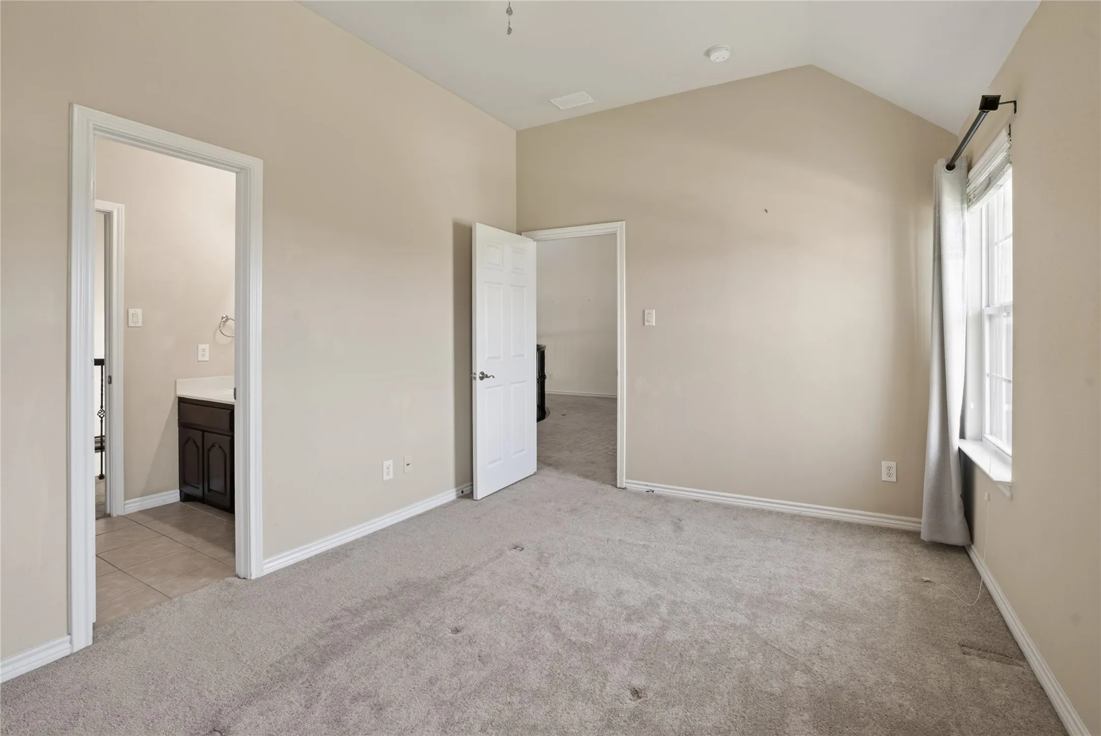 Upstairs bedroom 2 comes with ensuite bath!
