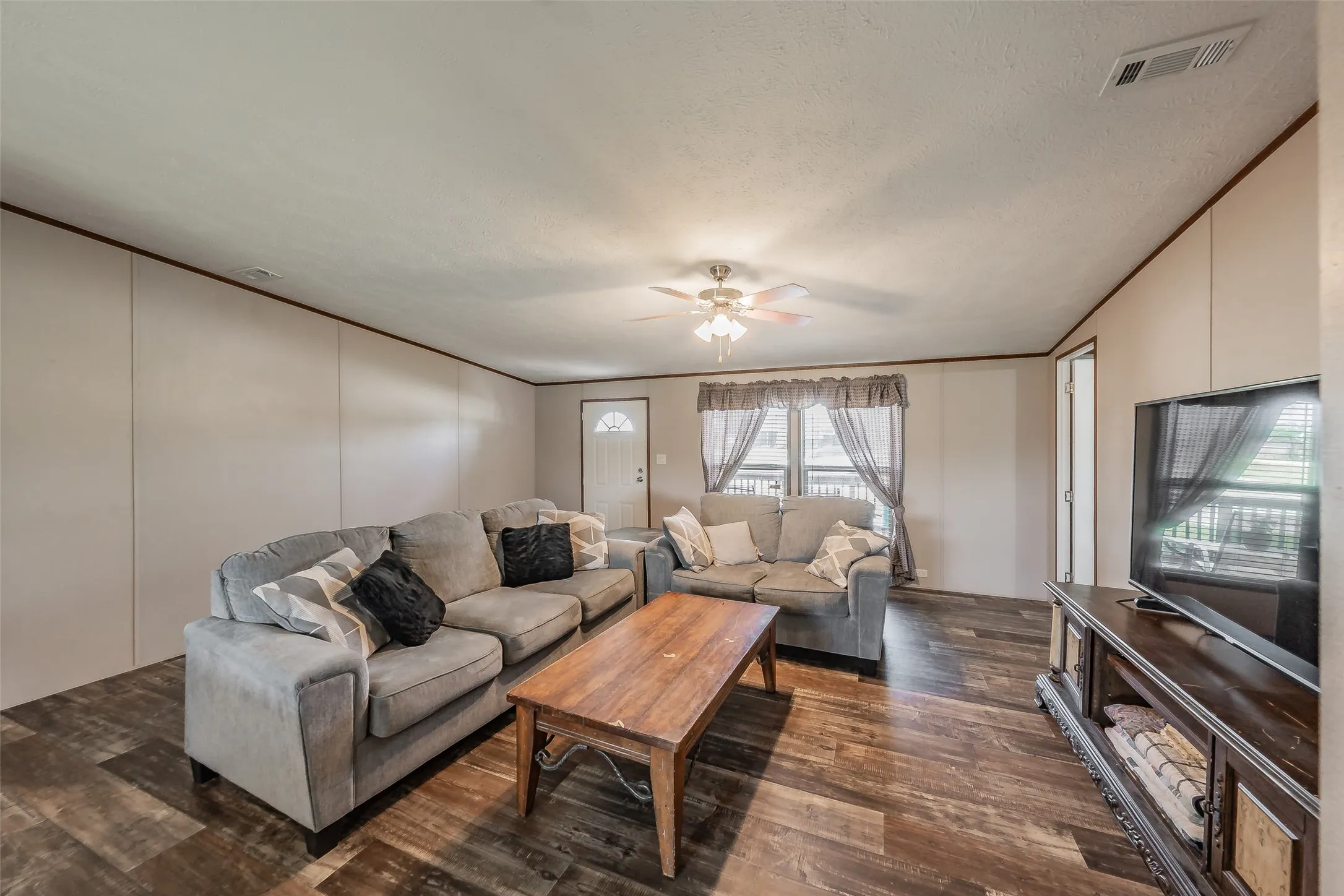 Mobile Home For Sale in Wise County , 204 Overland Trail, Bridgeport, Texas 76426, 3 Bedroom, 2 Bathroom, Garage spaces, 1,390 Sqft, built in 2023, mls#21339378, Real Estate Agent in Bridgeport, Homes For Sale in Wise county, Homes For Sale in Bridgeport, Realtor in Bridgeport Texas, Real Estate Brokerage Independent Realty Texas, Luminita Cordes Realtor