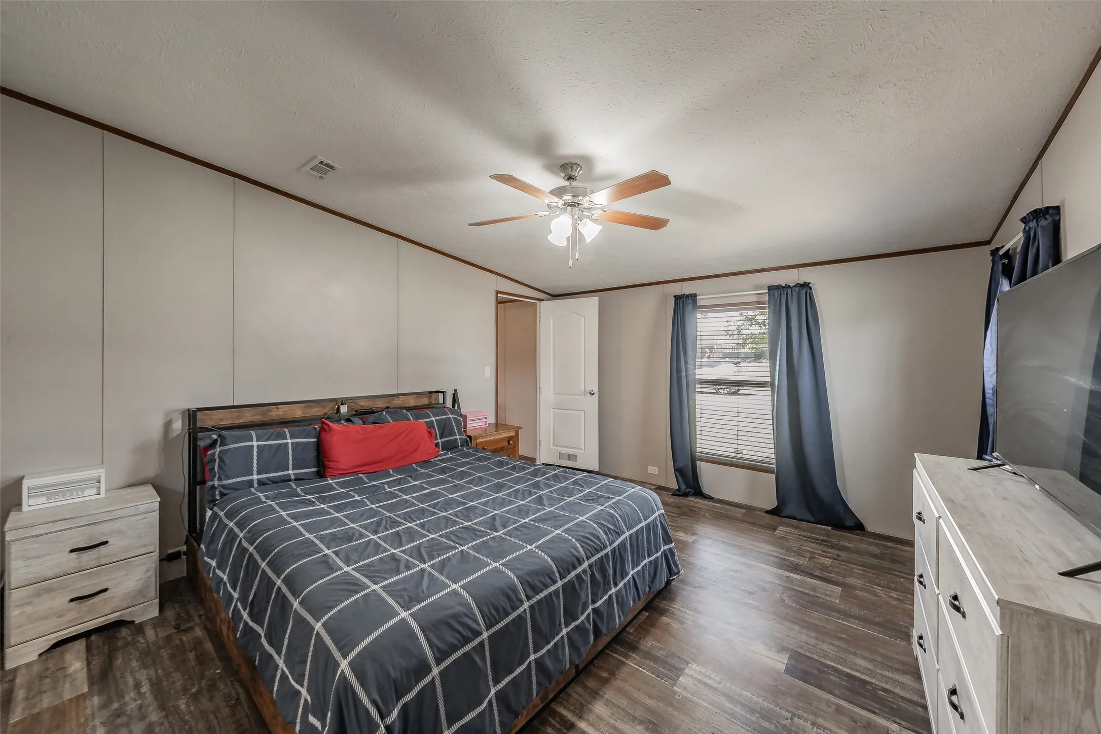 Mobile Home For Sale in Wise County , 204 Overland Trail, Bridgeport, Texas 76426, 3 Bedroom, 2 Bathroom, Garage spaces, 1,390 Sqft, built in 2023, mls#21339378, Real Estate Agent in Bridgeport, Homes For Sale in Wise county, Homes For Sale in Bridgeport, Realtor in Bridgeport Texas, Real Estate Brokerage Independent Realty Texas, Luminita Cordes Realtor