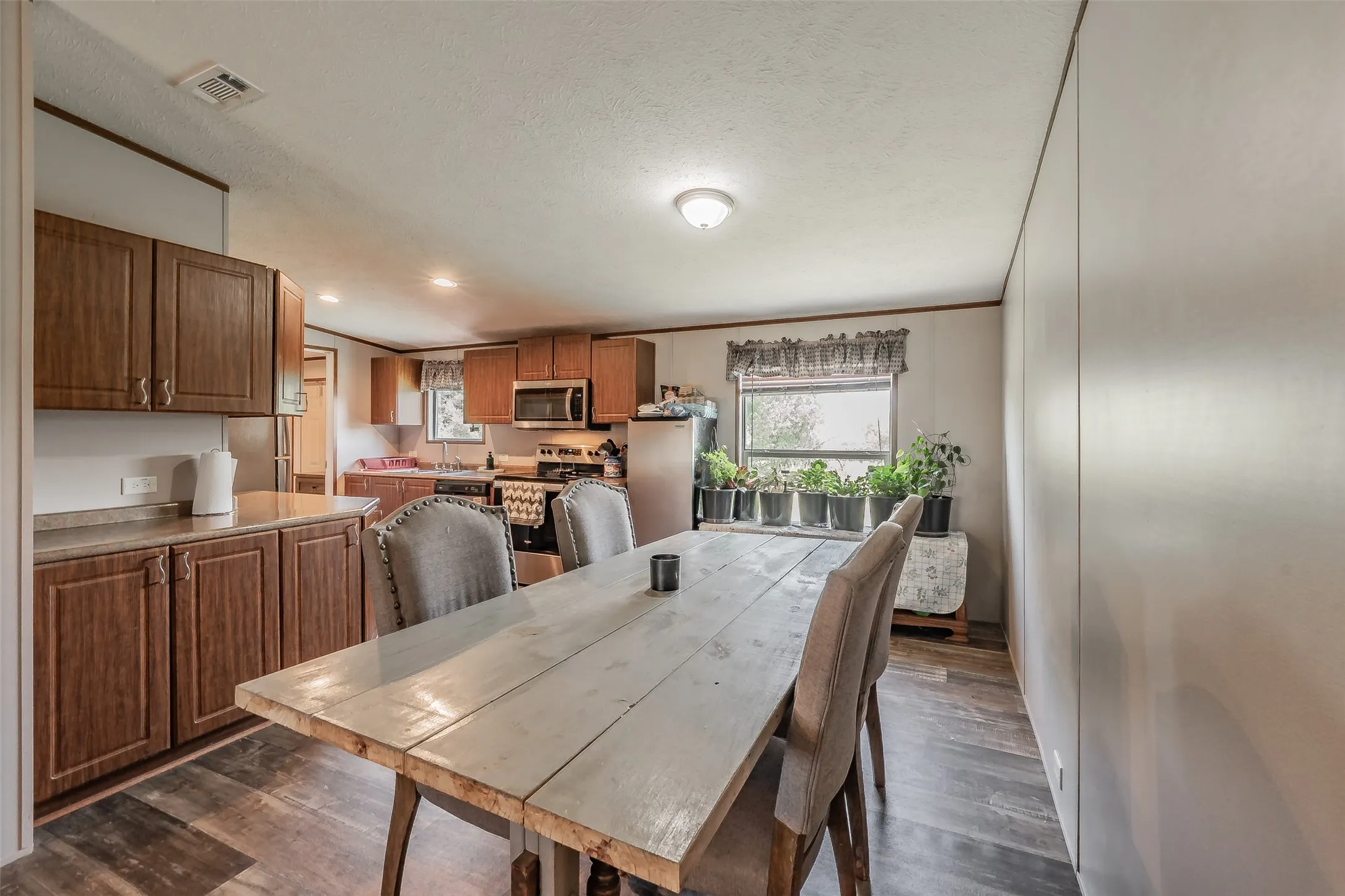 Mobile Home For Sale in Wise County , 204 Overland Trail, Bridgeport, Texas 76426, 3 Bedroom, 2 Bathroom, Garage spaces, 1,390 Sqft, built in 2023, mls#21339378, Real Estate Agent in Bridgeport, Homes For Sale in Wise county, Homes For Sale in Bridgeport, Realtor in Bridgeport Texas, Real Estate Brokerage Independent Realty Texas, Luminita Cordes Realtor