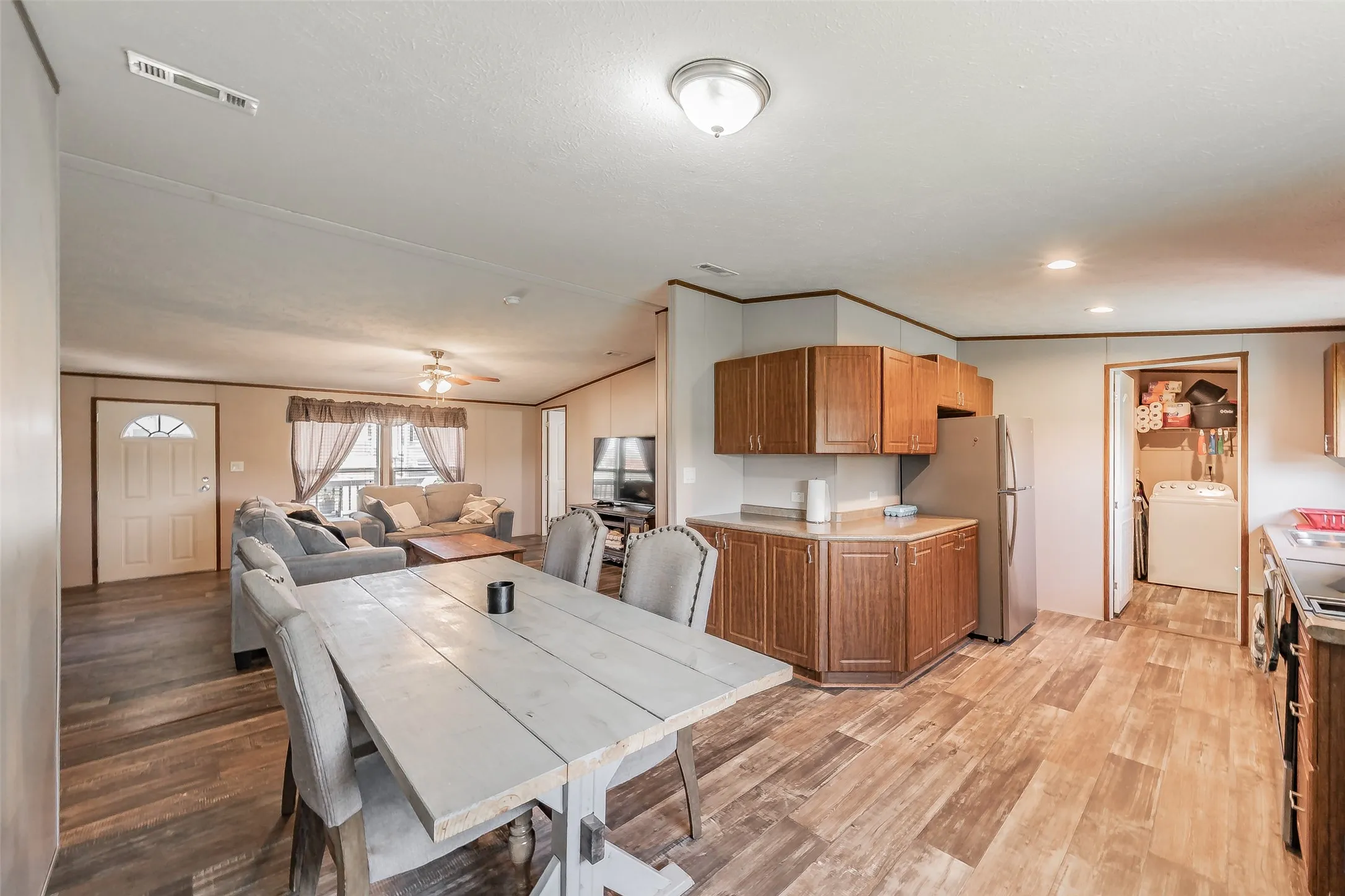 Mobile Home For Sale in Wise County , 204 Overland Trail, Bridgeport, Texas 76426, 3 Bedroom, 2 Bathroom, Garage spaces, 1,390 Sqft, built in 2023, mls#21339378, Real Estate Agent in Bridgeport, Homes For Sale in Wise county, Homes For Sale in Bridgeport, Realtor in Bridgeport Texas, Real Estate Brokerage Independent Realty Texas, Luminita Cordes Realtor