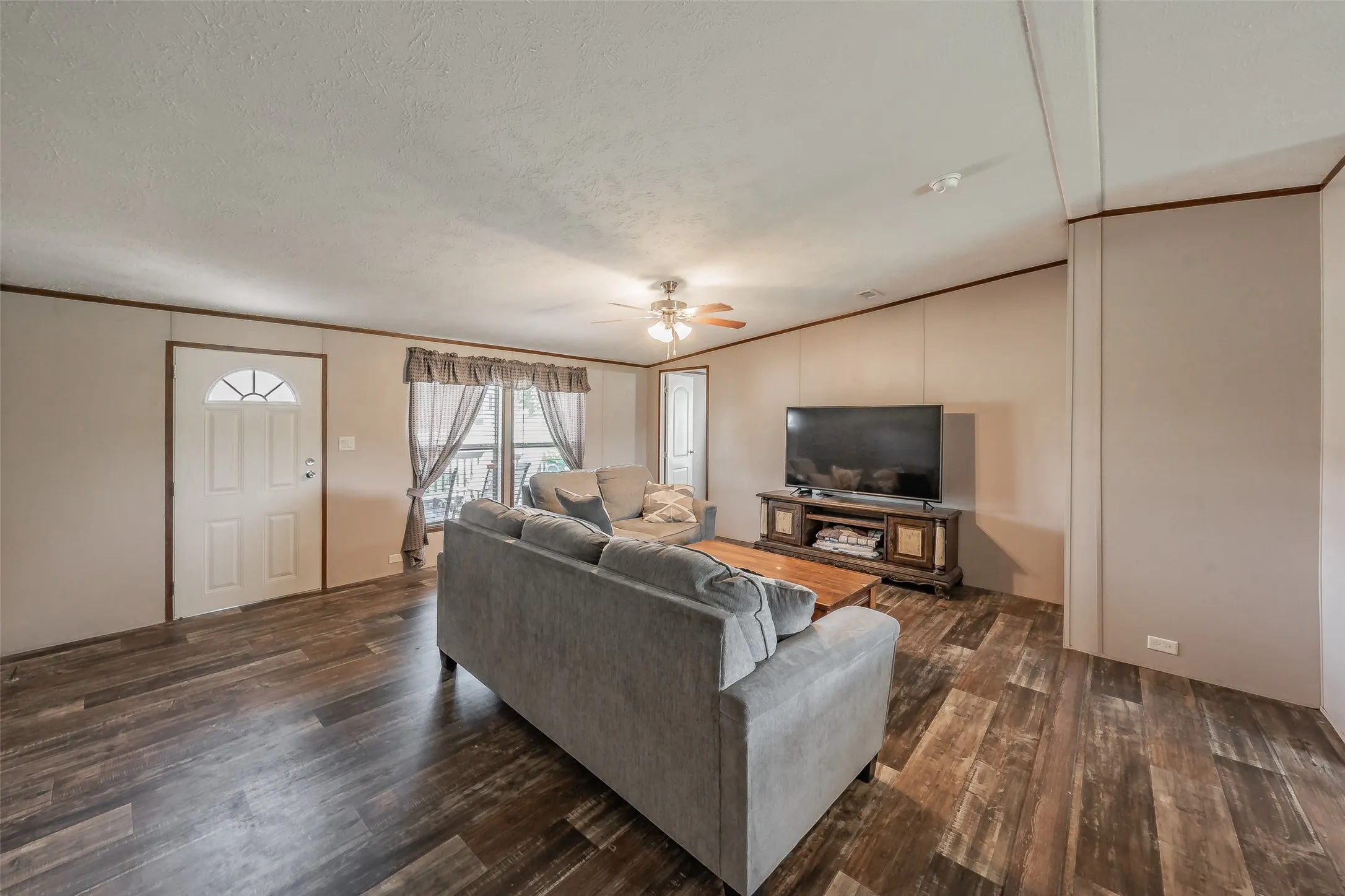 Mobile Home For Sale in Wise County , 204 Overland Trail, Bridgeport, Texas 76426, 3 Bedroom, 2 Bathroom, Garage spaces, 1,390 Sqft, built in 2023, mls#21339378, Real Estate Agent in Bridgeport, Homes For Sale in Wise county, Homes For Sale in Bridgeport, Realtor in Bridgeport Texas, Real Estate Brokerage Independent Realty Texas, Luminita Cordes Realtor