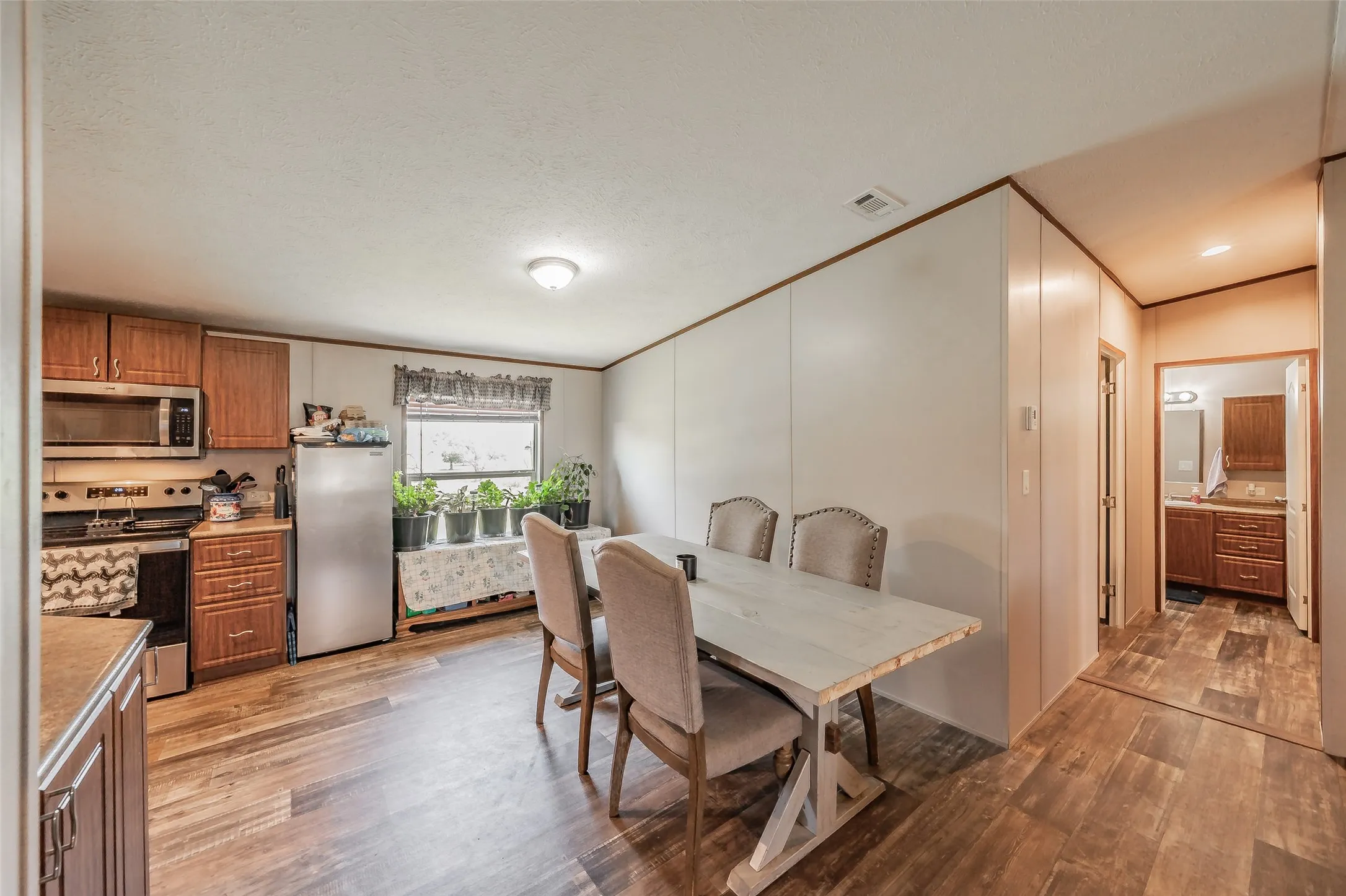 Mobile Home For Sale in Wise County , 204 Overland Trail, Bridgeport, Texas 76426, 3 Bedroom, 2 Bathroom, Garage spaces, 1,390 Sqft, built in 2023, mls#21339378, Real Estate Agent in Bridgeport, Homes For Sale in Wise county, Homes For Sale in Bridgeport, Realtor in Bridgeport Texas, Real Estate Brokerage Independent Realty Texas, Luminita Cordes Realtor