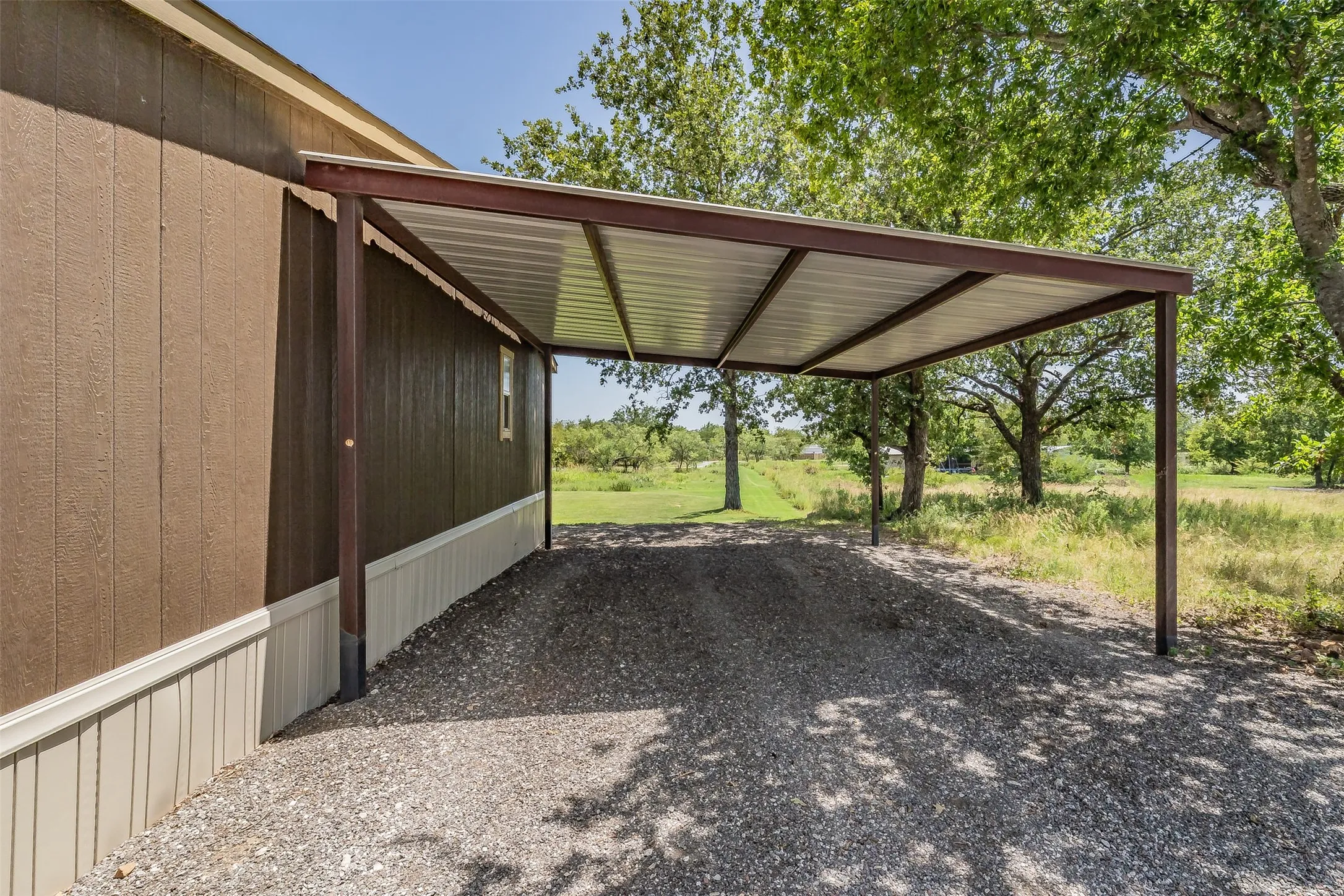 Mobile Home For Sale in Wise County , 204 Overland Trail, Bridgeport, Texas 76426, 3 Bedroom, 2 Bathroom, Garage spaces, 1,390 Sqft, built in 2023, mls#21339378, Real Estate Agent in Bridgeport, Homes For Sale in Wise county, Homes For Sale in Bridgeport, Realtor in Bridgeport Texas, Real Estate Brokerage Independent Realty Texas, Luminita Cordes Realtor