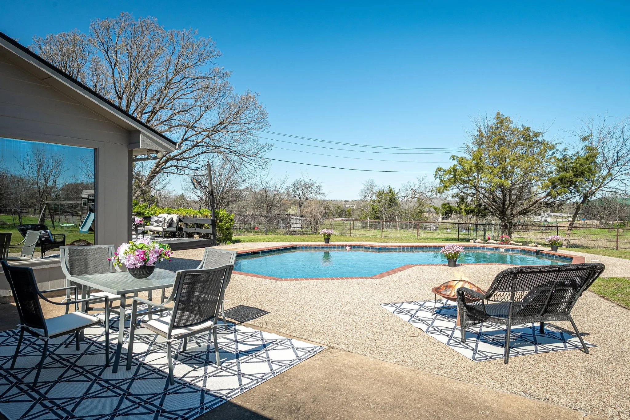 Single Family Residence For Sale in Collin County , 1673 Road Runner Road, Anna, Texas 75409, 4 Bedroom, 3 Bathroom, 3 Garage spaces, 2,723 Sqft, built in 1976, mls#21339749, Real Estate Agent in Anna, Homes For Sale in Collin county, Homes For Sale in Anna, Realtor in Anna Texas, Real Estate Brokerage Independent Realty Texas, Luminita Cordes Realtor