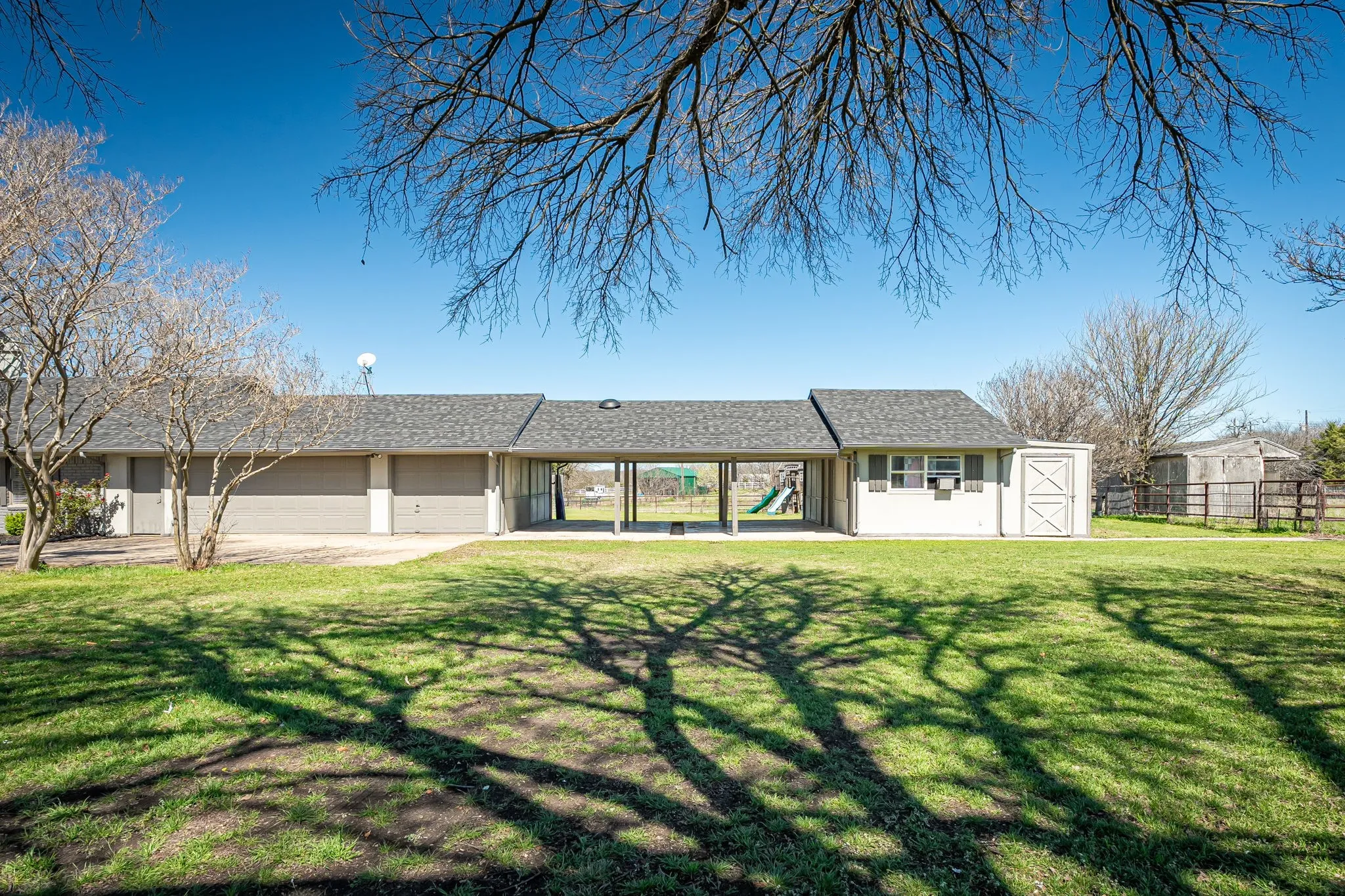 Single Family Residence For Sale in Collin County , 1673 Road Runner Road, Anna, Texas 75409, 4 Bedroom, 3 Bathroom, 3 Garage spaces, 2,723 Sqft, built in 1976, mls#21339749, Real Estate Agent in Anna, Homes For Sale in Collin county, Homes For Sale in Anna, Realtor in Anna Texas, Real Estate Brokerage Independent Realty Texas, Luminita Cordes Realtor