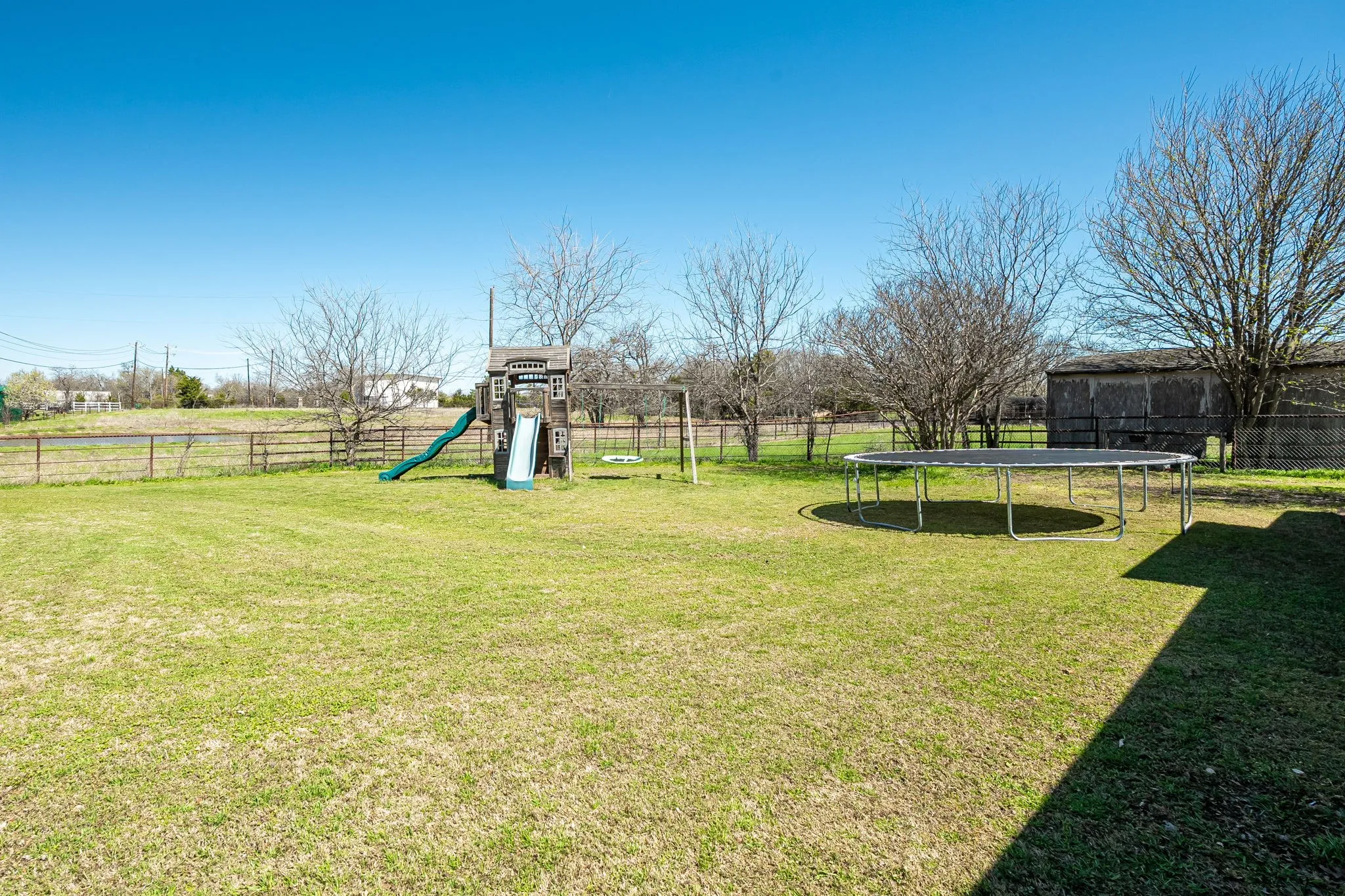 Single Family Residence For Sale in Collin County , 1673 Road Runner Road, Anna, Texas 75409, 4 Bedroom, 3 Bathroom, 3 Garage spaces, 2,723 Sqft, built in 1976, mls#21339749, Real Estate Agent in Anna, Homes For Sale in Collin county, Homes For Sale in Anna, Realtor in Anna Texas, Real Estate Brokerage Independent Realty Texas, Luminita Cordes Realtor