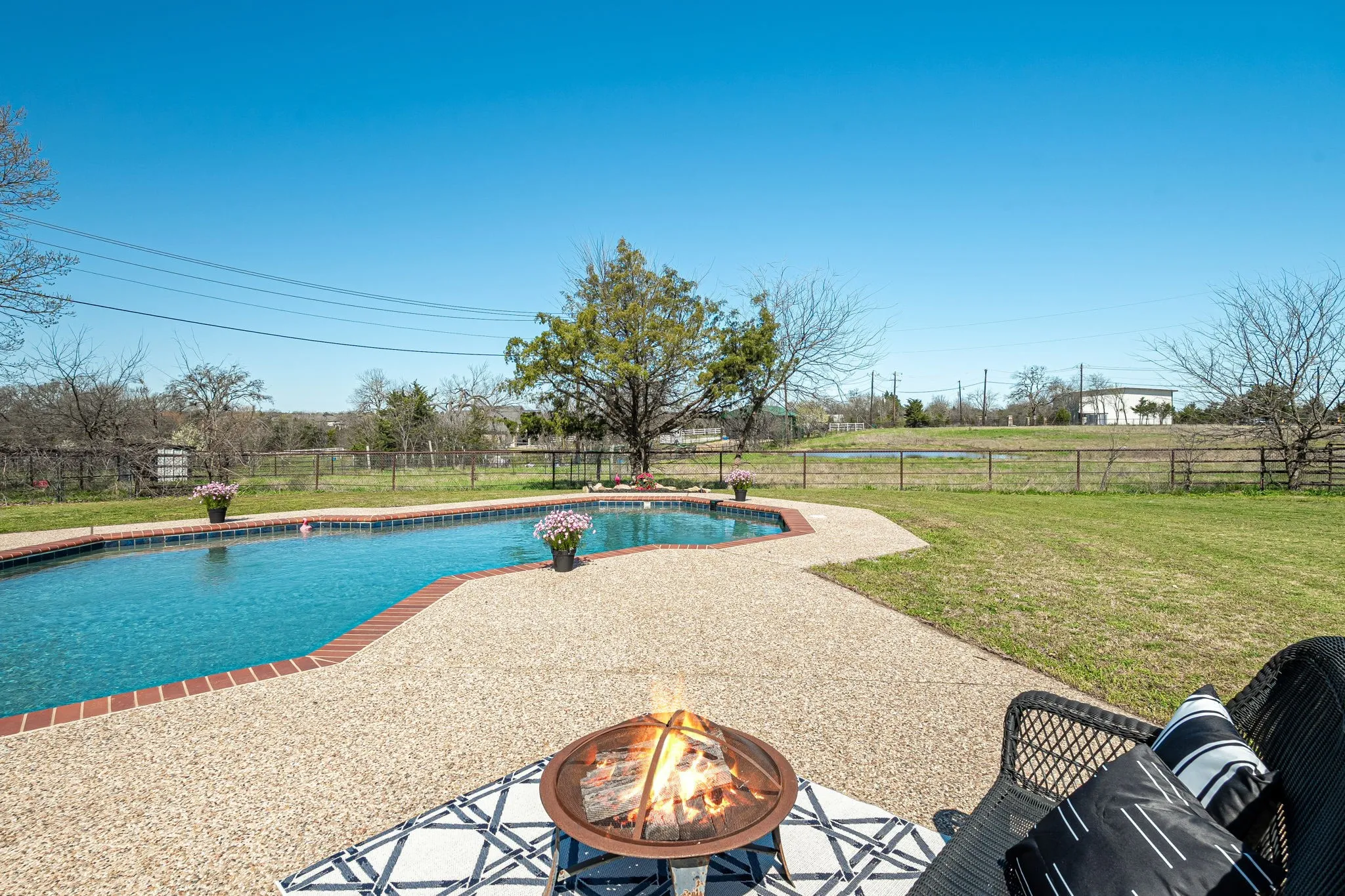 Single Family Residence For Sale in Collin County , 1673 Road Runner Road, Anna, Texas 75409, 4 Bedroom, 3 Bathroom, 3 Garage spaces, 2,723 Sqft, built in 1976, mls#21339749, Real Estate Agent in Anna, Homes For Sale in Collin county, Homes For Sale in Anna, Realtor in Anna Texas, Real Estate Brokerage Independent Realty Texas, Luminita Cordes Realtor