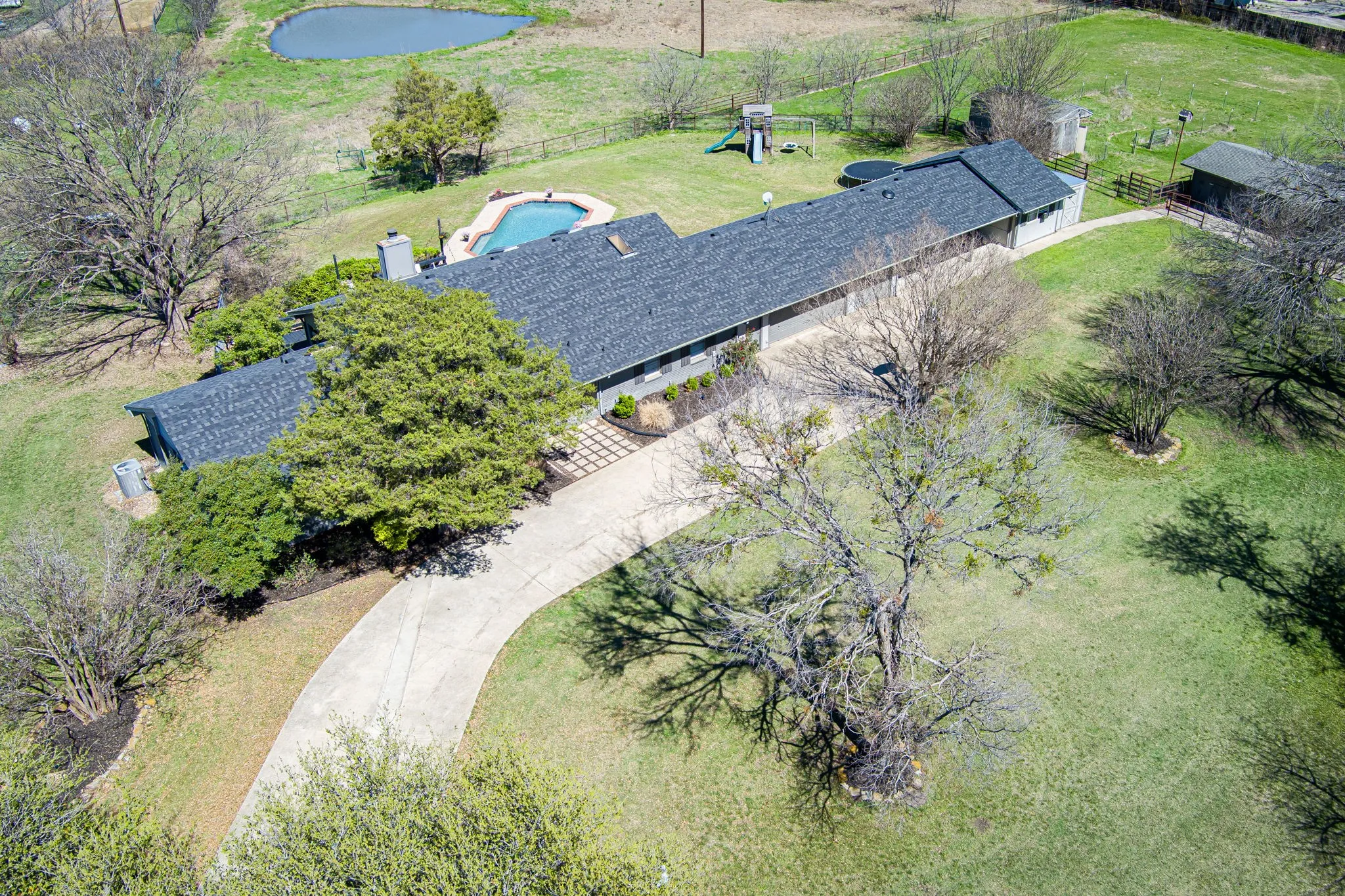 Single Family Residence For Sale in Collin County , 1673 Road Runner Road, Anna, Texas 75409, 4 Bedroom, 3 Bathroom, 3 Garage spaces, 2,723 Sqft, built in 1976, mls#21339749, Real Estate Agent in Anna, Homes For Sale in Collin county, Homes For Sale in Anna, Realtor in Anna Texas, Real Estate Brokerage Independent Realty Texas, Luminita Cordes Realtor