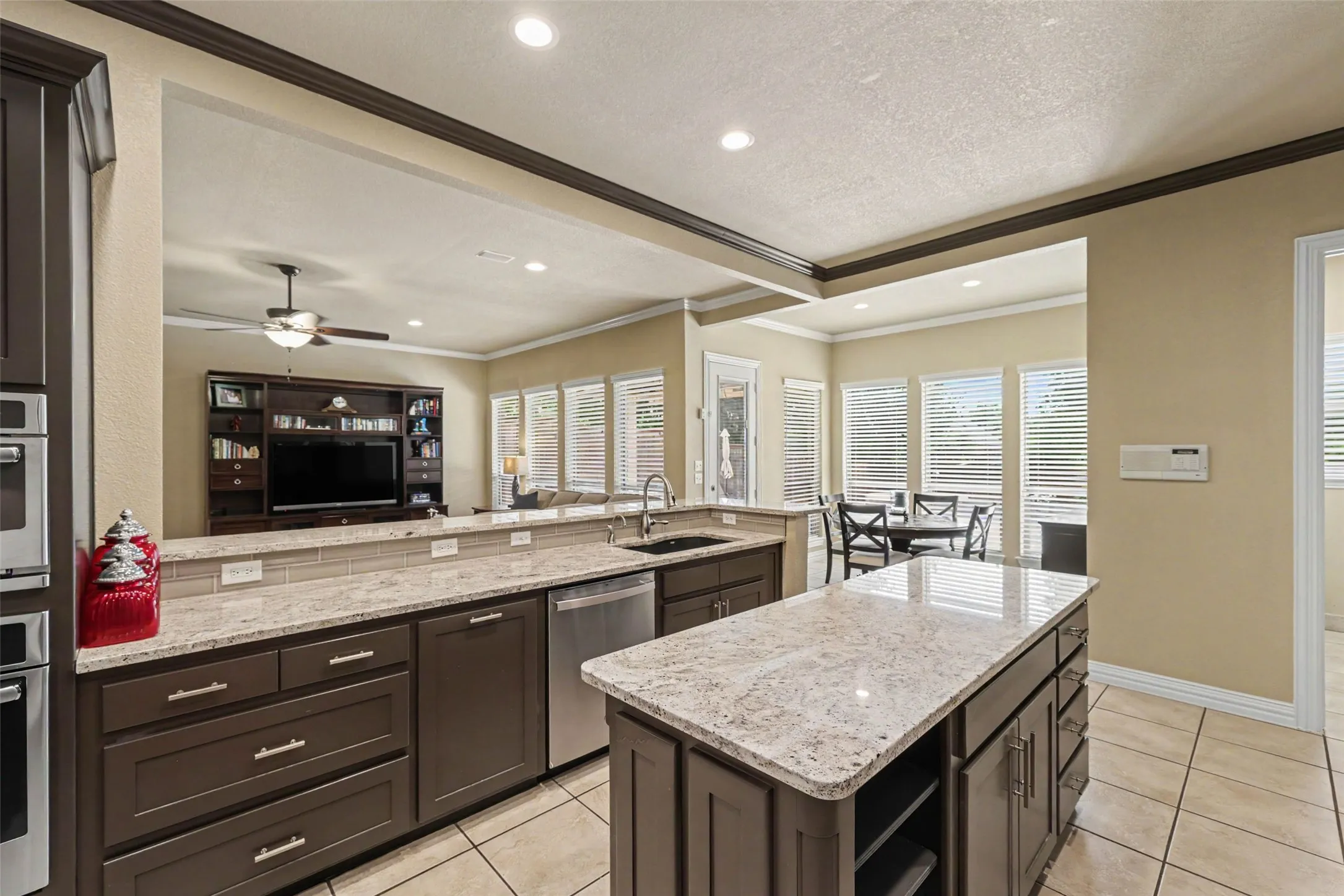Single Family Residence For Sale in Tarrant County , 8217 Thornhill Drive, North Richland Hills, Texas 76182, 4 Bedroom, 3 Bathroom, 3 Garage spaces, 3,934 Sqft, built in 2001, mls#21338586, Real Estate Agent in North Richland Hills, Homes For Sale in Tarrant county, Homes For Sale in North Richland Hills, Realtor in North Richland Hills Texas, Real Estate Brokerage Independent Realty Texas, Luminita Cordes Realtor