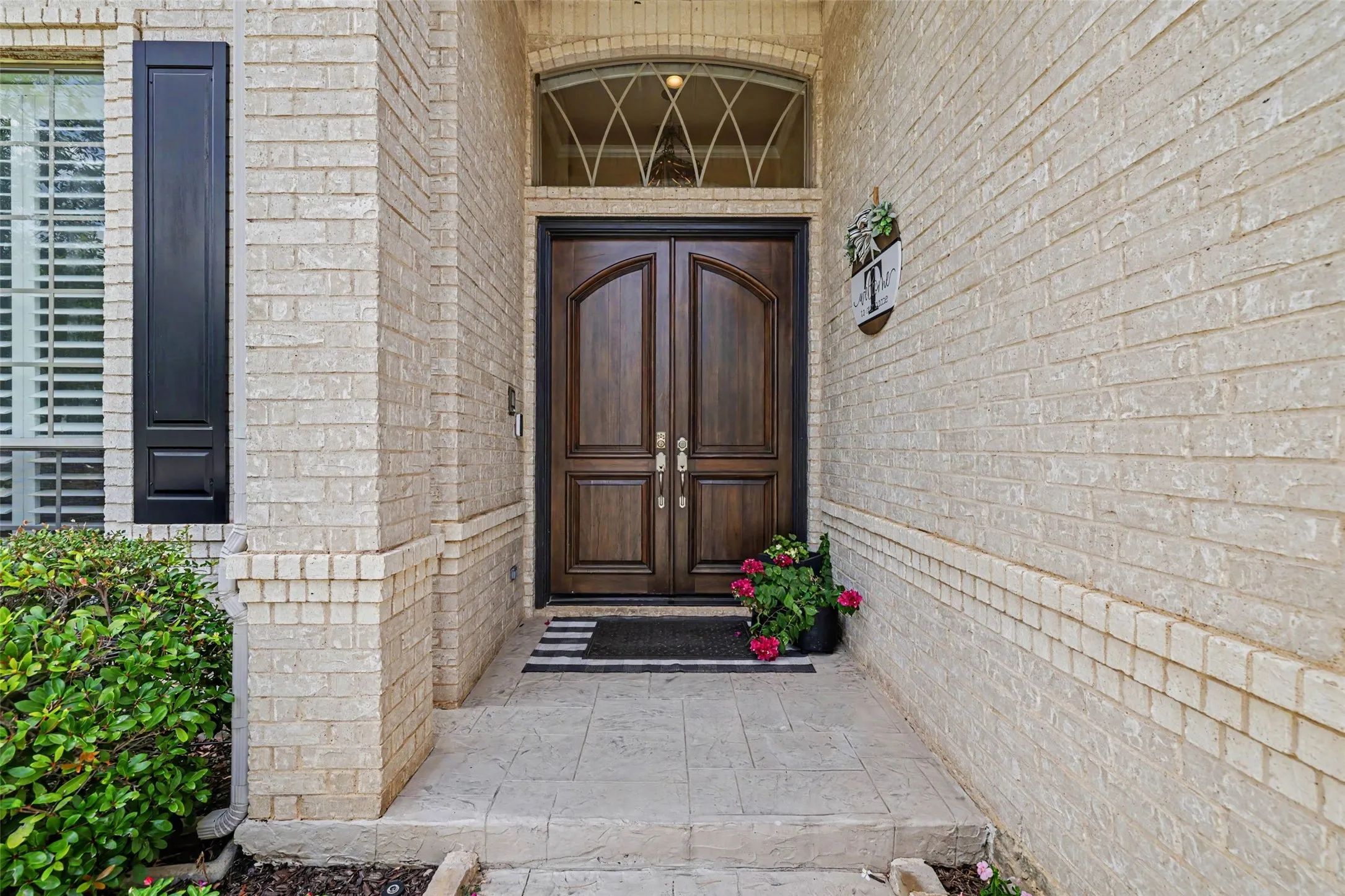 Single Family Residence For Sale in Tarrant County , 8217 Thornhill Drive, North Richland Hills, Texas 76182, 4 Bedroom, 3 Bathroom, 3 Garage spaces, 3,934 Sqft, built in 2001, mls#21338586, Real Estate Agent in North Richland Hills, Homes For Sale in Tarrant county, Homes For Sale in North Richland Hills, Realtor in North Richland Hills Texas, Real Estate Brokerage Independent Realty Texas, Luminita Cordes Realtor