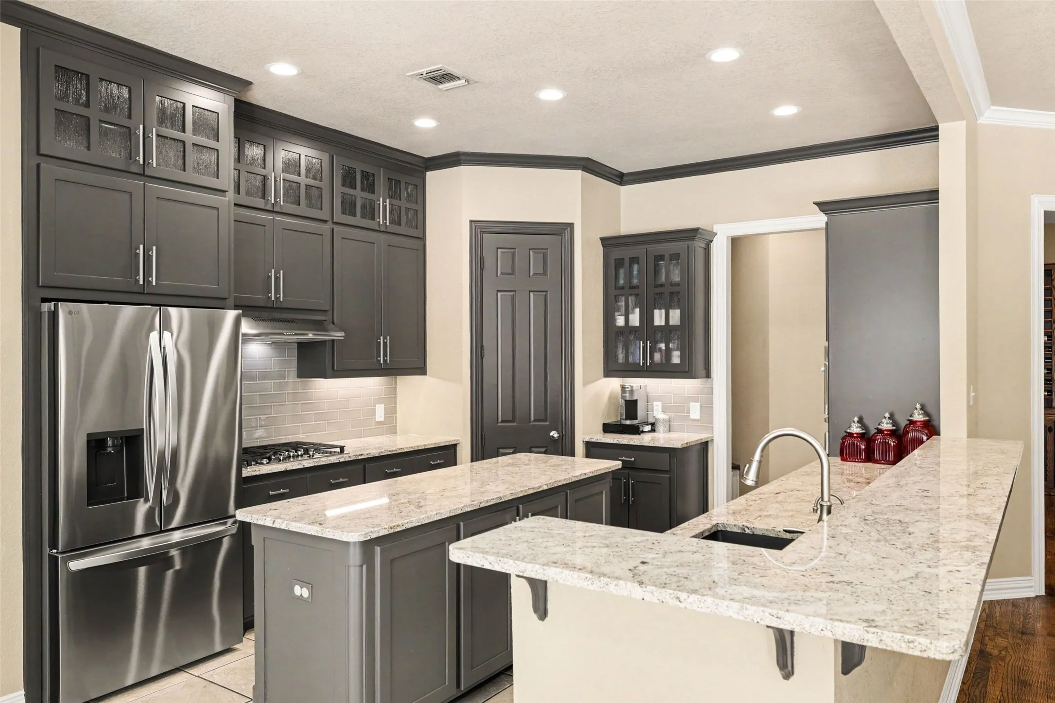 Single Family Residence For Sale in Tarrant County , 8217 Thornhill Drive, North Richland Hills, Texas 76182, 4 Bedroom, 3 Bathroom, 3 Garage spaces, 3,934 Sqft, built in 2001, mls#21338586, Real Estate Agent in North Richland Hills, Homes For Sale in Tarrant county, Homes For Sale in North Richland Hills, Realtor in North Richland Hills Texas, Real Estate Brokerage Independent Realty Texas, Luminita Cordes Realtor