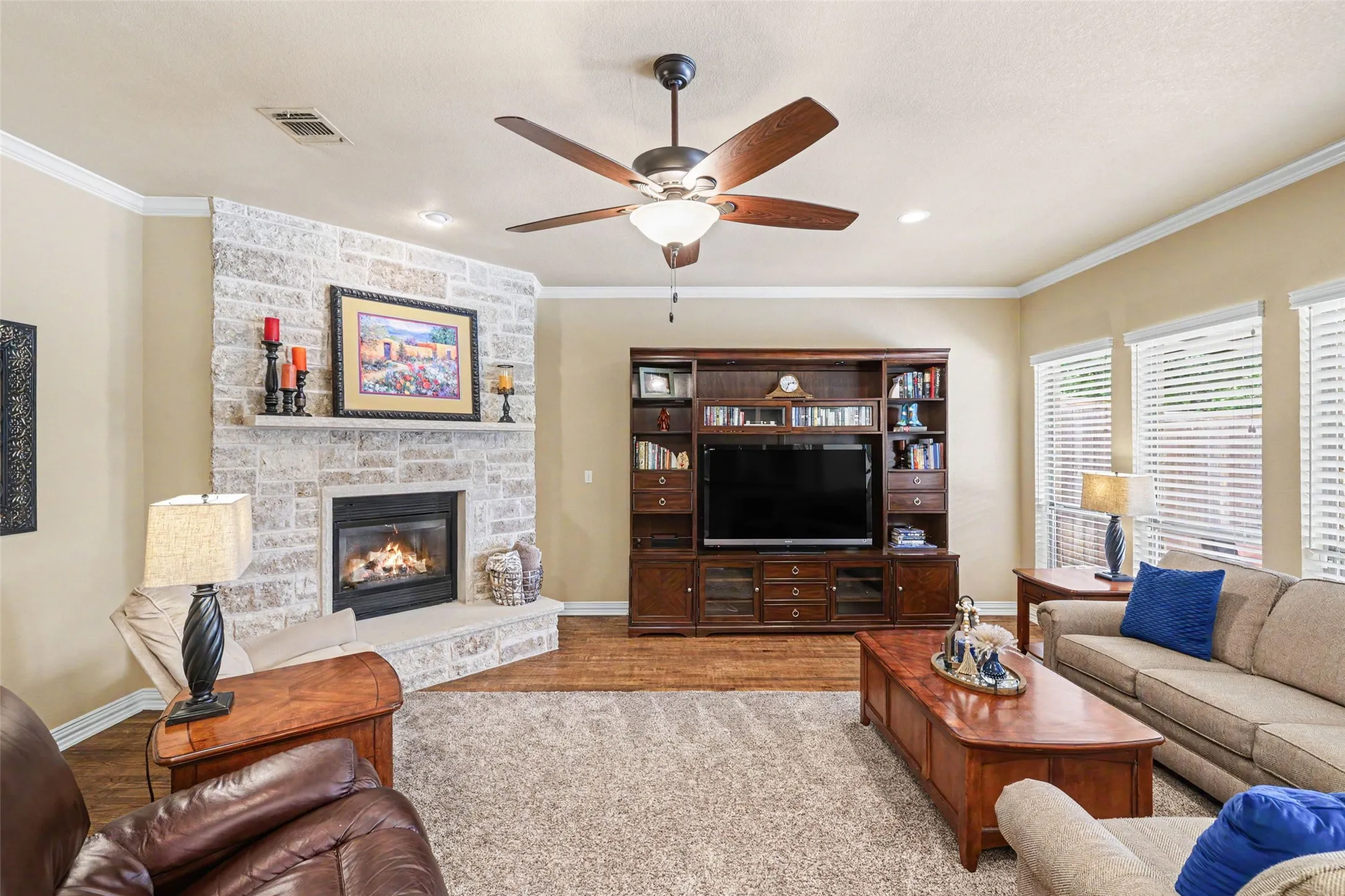 Single Family Residence For Sale in Tarrant County , 8217 Thornhill Drive, North Richland Hills, Texas 76182, 4 Bedroom, 3 Bathroom, 3 Garage spaces, 3,934 Sqft, built in 2001, mls#21338586, Real Estate Agent in North Richland Hills, Homes For Sale in Tarrant county, Homes For Sale in North Richland Hills, Realtor in North Richland Hills Texas, Real Estate Brokerage Independent Realty Texas, Luminita Cordes Realtor