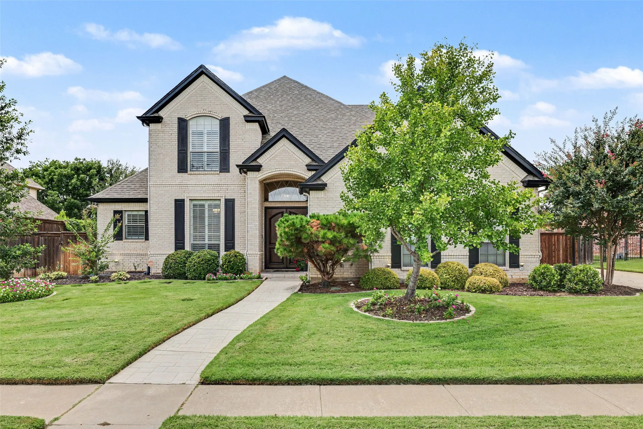 Single Family Residence For Sale in Tarrant County , 8217 Thornhill Drive, North Richland Hills, Texas 76182, 4 Bedroom, 3 Bathroom, 3 Garage spaces, 3,934 Sqft, built in 2001, mls#21338586, Real Estate Agent in North Richland Hills, Homes For Sale in Tarrant county, Homes For Sale in North Richland Hills, Realtor in North Richland Hills Texas, Real Estate Brokerage Independent Realty Texas, Luminita Cordes Realtor