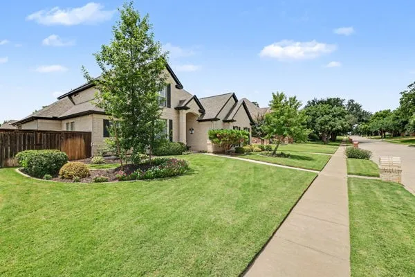 Single Family Residence For Sale in Tarrant County , 8217 Thornhill Drive, North Richland Hills, Texas 76182, 4 Bedroom, 3 Bathroom, 3 Garage spaces, 3,934 Sqft, built in 2001, mls#21338586, Real Estate Agent in North Richland Hills, Homes For Sale in Tarrant county, Homes For Sale in North Richland Hills, Realtor in North Richland Hills Texas, Real Estate Brokerage Independent Realty Texas, Luminita Cordes Realtor