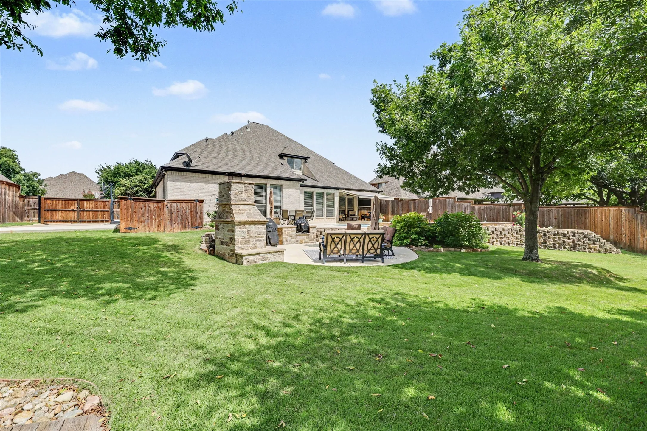 Single Family Residence For Sale in Tarrant County , 8217 Thornhill Drive, North Richland Hills, Texas 76182, 4 Bedroom, 3 Bathroom, 3 Garage spaces, 3,934 Sqft, built in 2001, mls#21338586, Real Estate Agent in North Richland Hills, Homes For Sale in Tarrant county, Homes For Sale in North Richland Hills, Realtor in North Richland Hills Texas, Real Estate Brokerage Independent Realty Texas, Luminita Cordes Realtor