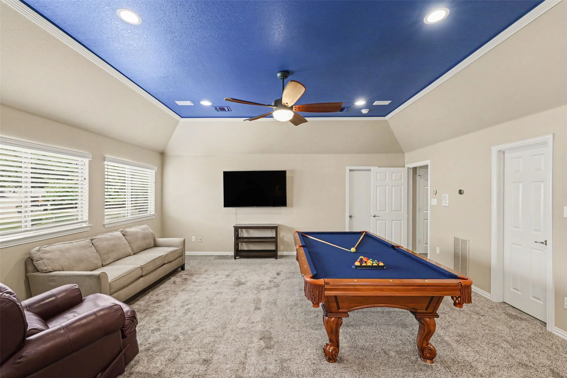 Single Family Residence For Sale in Tarrant County , 8217 Thornhill Drive, North Richland Hills, Texas 76182, 4 Bedroom, 3 Bathroom, 3 Garage spaces, 3,934 Sqft, built in 2001, mls#21338586, Real Estate Agent in North Richland Hills, Homes For Sale in Tarrant county, Homes For Sale in North Richland Hills, Realtor in North Richland Hills Texas, Real Estate Brokerage Independent Realty Texas, Luminita Cordes Realtor