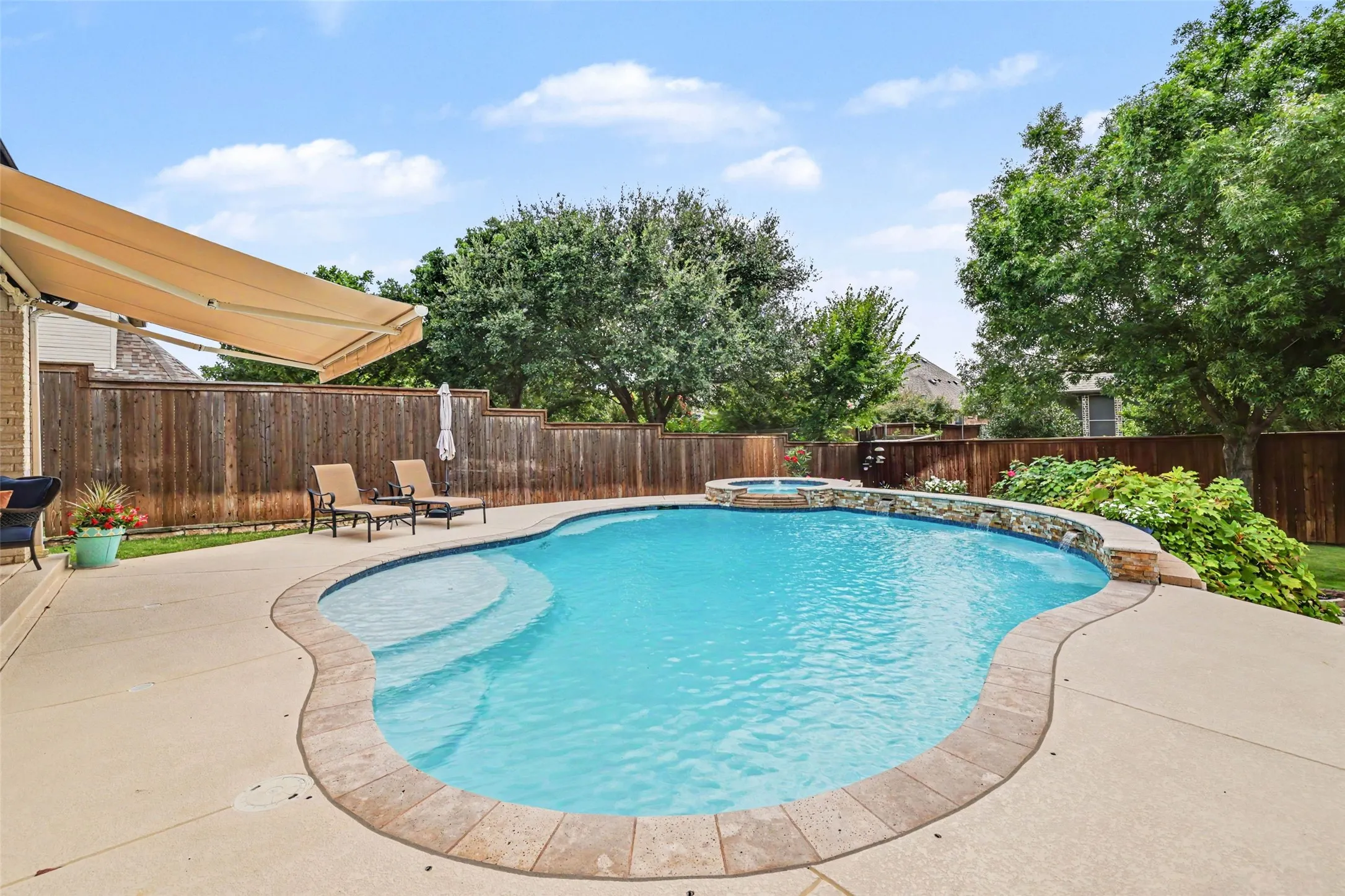 Single Family Residence For Sale in Tarrant County , 8217 Thornhill Drive, North Richland Hills, Texas 76182, 4 Bedroom, 3 Bathroom, 3 Garage spaces, 3,934 Sqft, built in 2001, mls#21338586, Real Estate Agent in North Richland Hills, Homes For Sale in Tarrant county, Homes For Sale in North Richland Hills, Realtor in North Richland Hills Texas, Real Estate Brokerage Independent Realty Texas, Luminita Cordes Realtor
