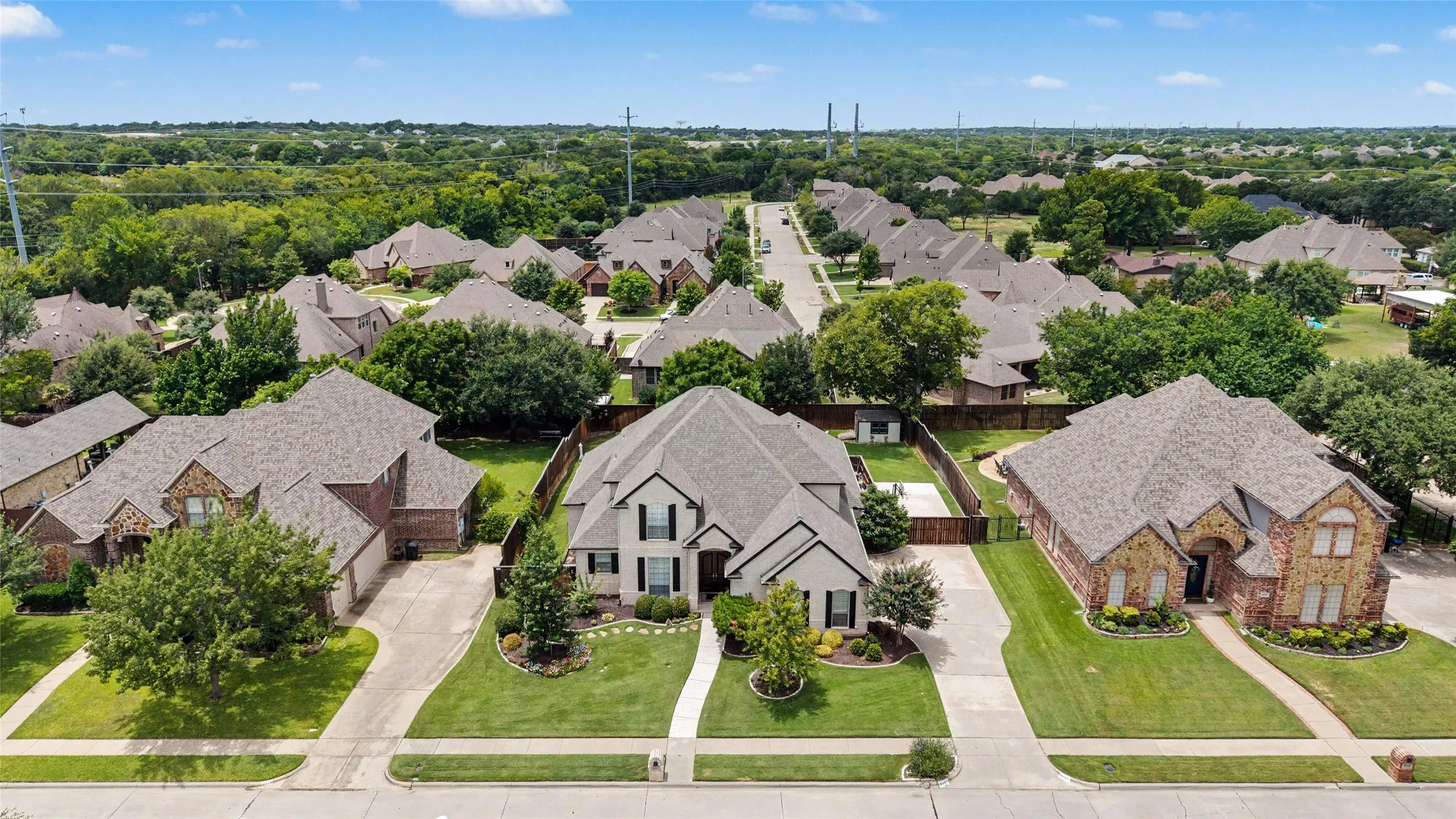 Single Family Residence For Sale in Tarrant County , 8217 Thornhill Drive, North Richland Hills, Texas 76182, 4 Bedroom, 3 Bathroom, 3 Garage spaces, 3,934 Sqft, built in 2001, mls#21338586, Real Estate Agent in North Richland Hills, Homes For Sale in Tarrant county, Homes For Sale in North Richland Hills, Realtor in North Richland Hills Texas, Real Estate Brokerage Independent Realty Texas, Luminita Cordes Realtor