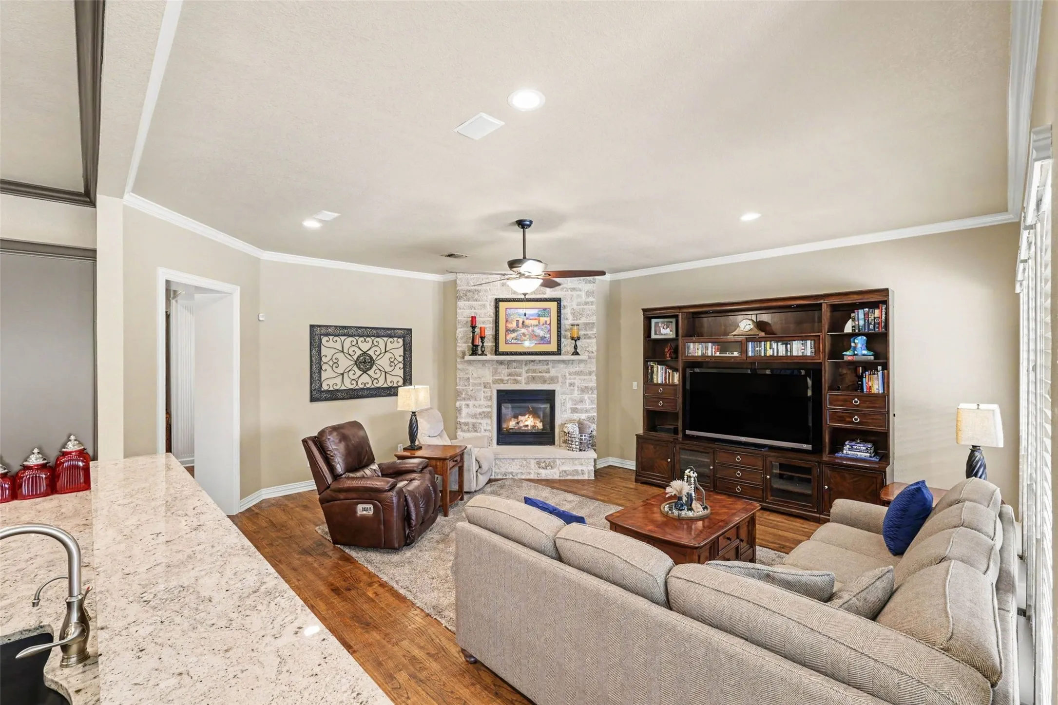 Single Family Residence For Sale in Tarrant County , 8217 Thornhill Drive, North Richland Hills, Texas 76182, 4 Bedroom, 3 Bathroom, 3 Garage spaces, 3,934 Sqft, built in 2001, mls#21338586, Real Estate Agent in North Richland Hills, Homes For Sale in Tarrant county, Homes For Sale in North Richland Hills, Realtor in North Richland Hills Texas, Real Estate Brokerage Independent Realty Texas, Luminita Cordes Realtor