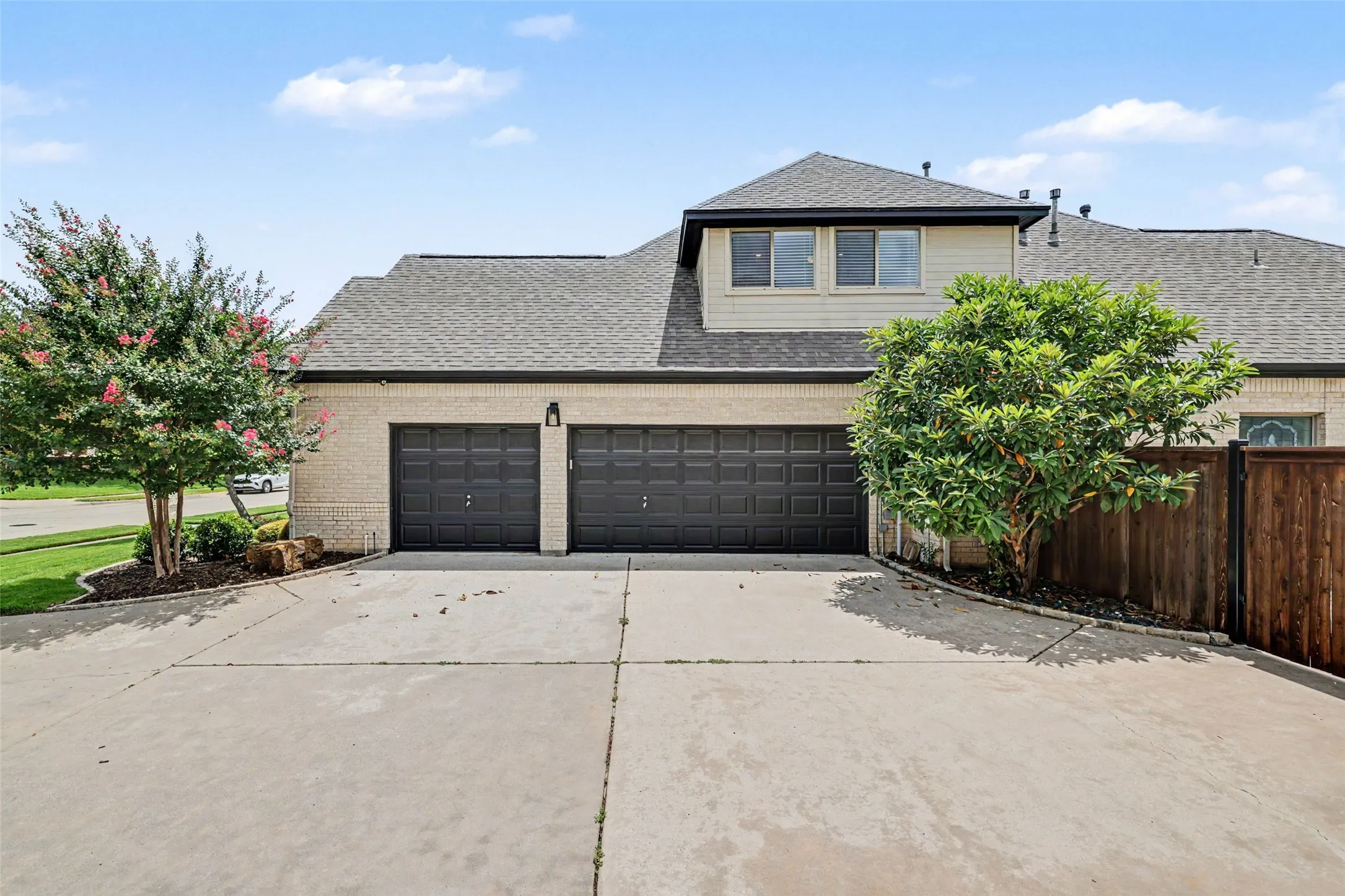 Single Family Residence For Sale in Tarrant County , 8217 Thornhill Drive, North Richland Hills, Texas 76182, 4 Bedroom, 3 Bathroom, 3 Garage spaces, 3,934 Sqft, built in 2001, mls#21338586, Real Estate Agent in North Richland Hills, Homes For Sale in Tarrant county, Homes For Sale in North Richland Hills, Realtor in North Richland Hills Texas, Real Estate Brokerage Independent Realty Texas, Luminita Cordes Realtor