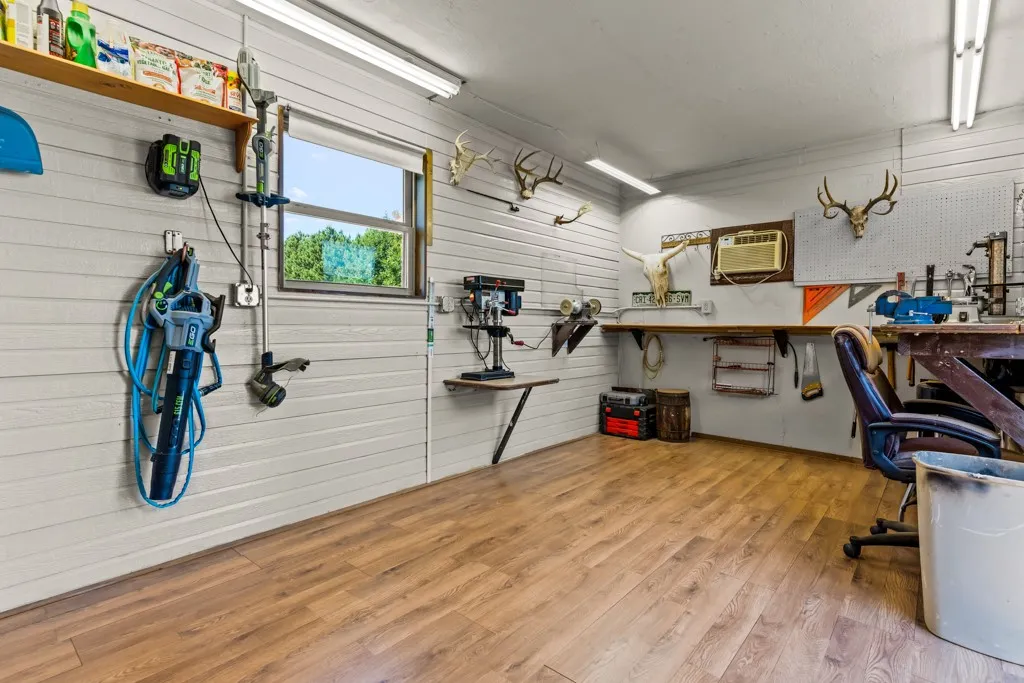 Single Family Residence For Sale in Upshur County , 2616 Bob O Link Road, Gilmer, Texas 75645, 3 Bedroom, 2 Bathroom, 2 Garage spaces, 2,206 Sqft, built in 2009, mls#21338423, Real Estate Agent in Gilmer, Homes For Sale in Upshur county, Homes For Sale in Gilmer, Realtor in Gilmer Texas, Real Estate Brokerage Independent Realty Texas, Luminita Cordes Realtor