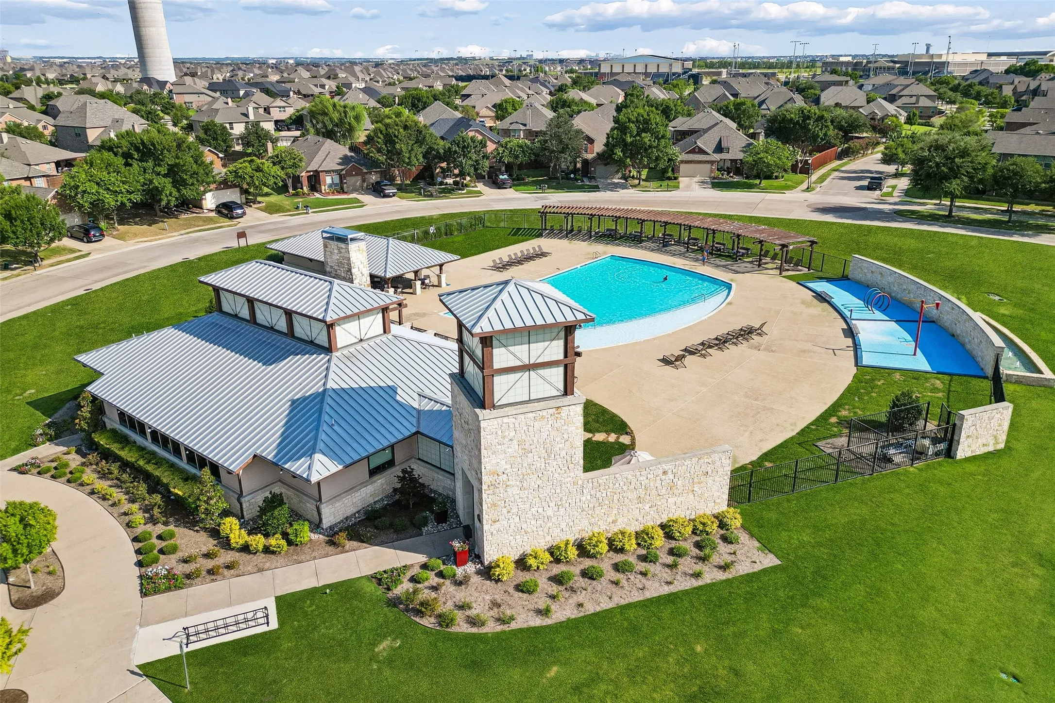 Single Family Residence For Sale in Denton County , 16509 Dry Creek Boulevard, Prosper, Texas 75078, 4 Bedroom, 3 Bathroom, 2 Garage spaces, 2,804 Sqft, built in 2017, mls#21332136, Real Estate Agent in Prosper, Homes For Sale in Denton county, Homes For Sale in Prosper, Realtor in Prosper Texas, Real Estate Brokerage Independent Realty Texas, Luminita Cordes Realtor