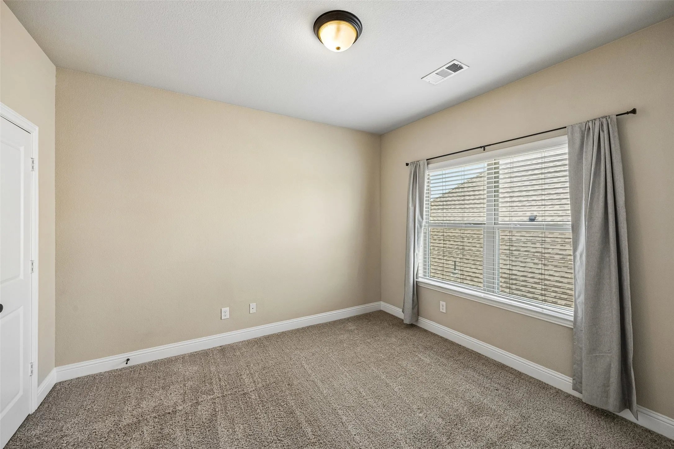 Single Family Residence For Sale in Denton County , 16509 Dry Creek Boulevard, Prosper, Texas 75078, 4 Bedroom, 3 Bathroom, 2 Garage spaces, 2,804 Sqft, built in 2017, mls#21332136, Real Estate Agent in Prosper, Homes For Sale in Denton county, Homes For Sale in Prosper, Realtor in Prosper Texas, Real Estate Brokerage Independent Realty Texas, Luminita Cordes Realtor