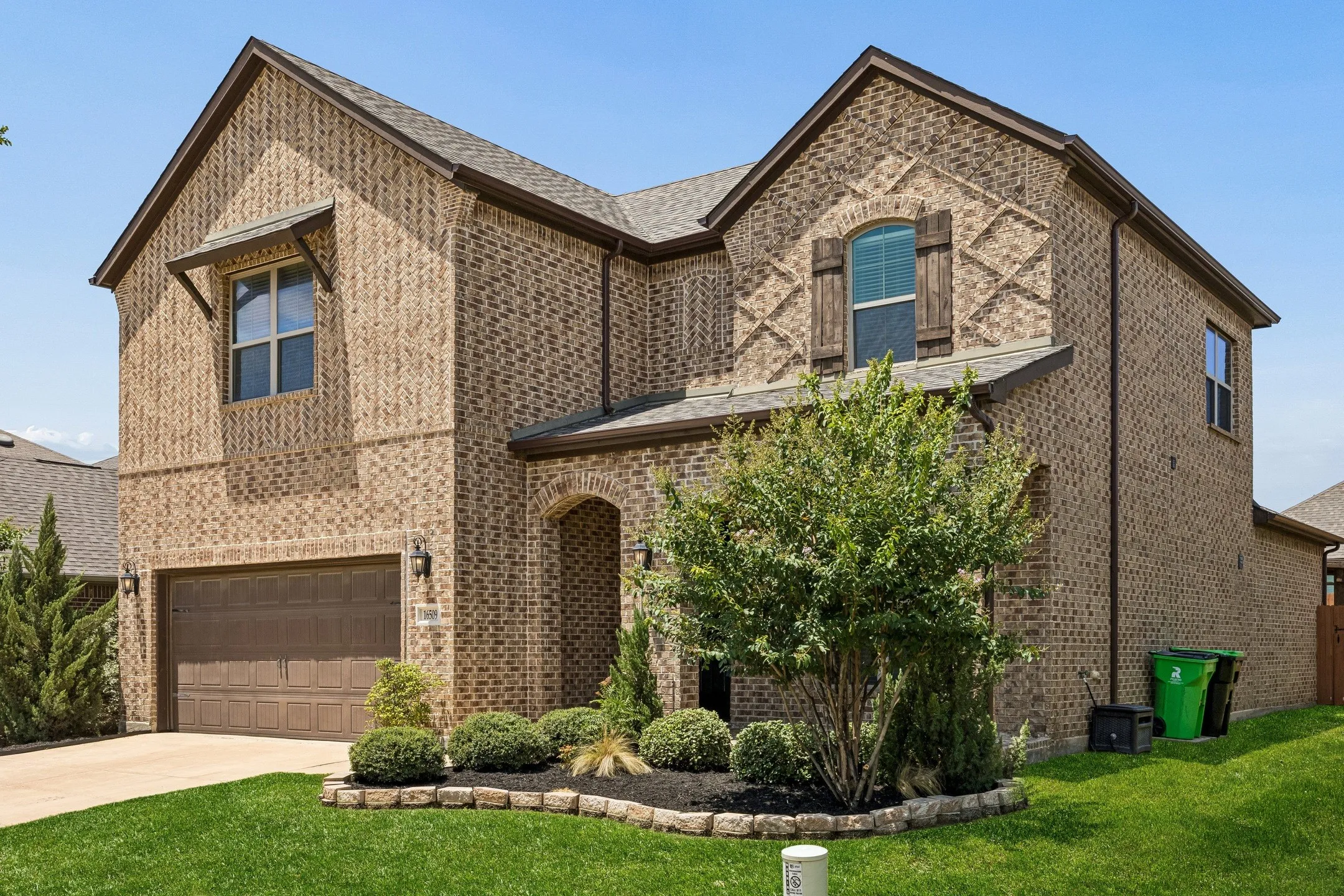 Single Family Residence For Sale in Denton County , 16509 Dry Creek Boulevard, Prosper, Texas 75078, 4 Bedroom, 3 Bathroom, 2 Garage spaces, 2,804 Sqft, built in 2017, mls#21332136, Real Estate Agent in Prosper, Homes For Sale in Denton county, Homes For Sale in Prosper, Realtor in Prosper Texas, Real Estate Brokerage Independent Realty Texas, Luminita Cordes Realtor