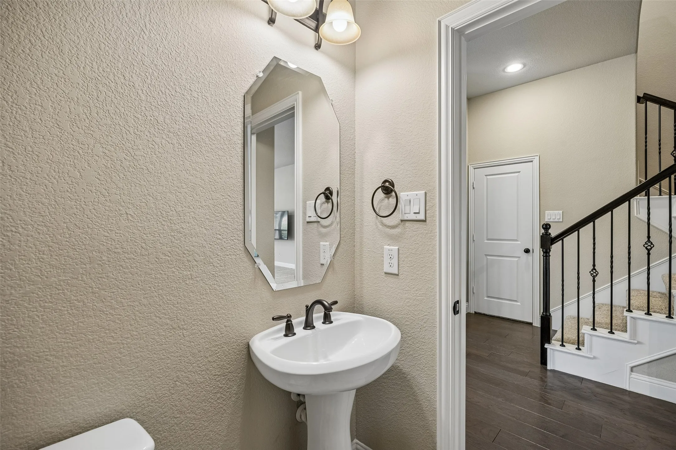 Single Family Residence For Sale in Denton County , 16509 Dry Creek Boulevard, Prosper, Texas 75078, 4 Bedroom, 3 Bathroom, 2 Garage spaces, 2,804 Sqft, built in 2017, mls#21332136, Real Estate Agent in Prosper, Homes For Sale in Denton county, Homes For Sale in Prosper, Realtor in Prosper Texas, Real Estate Brokerage Independent Realty Texas, Luminita Cordes Realtor