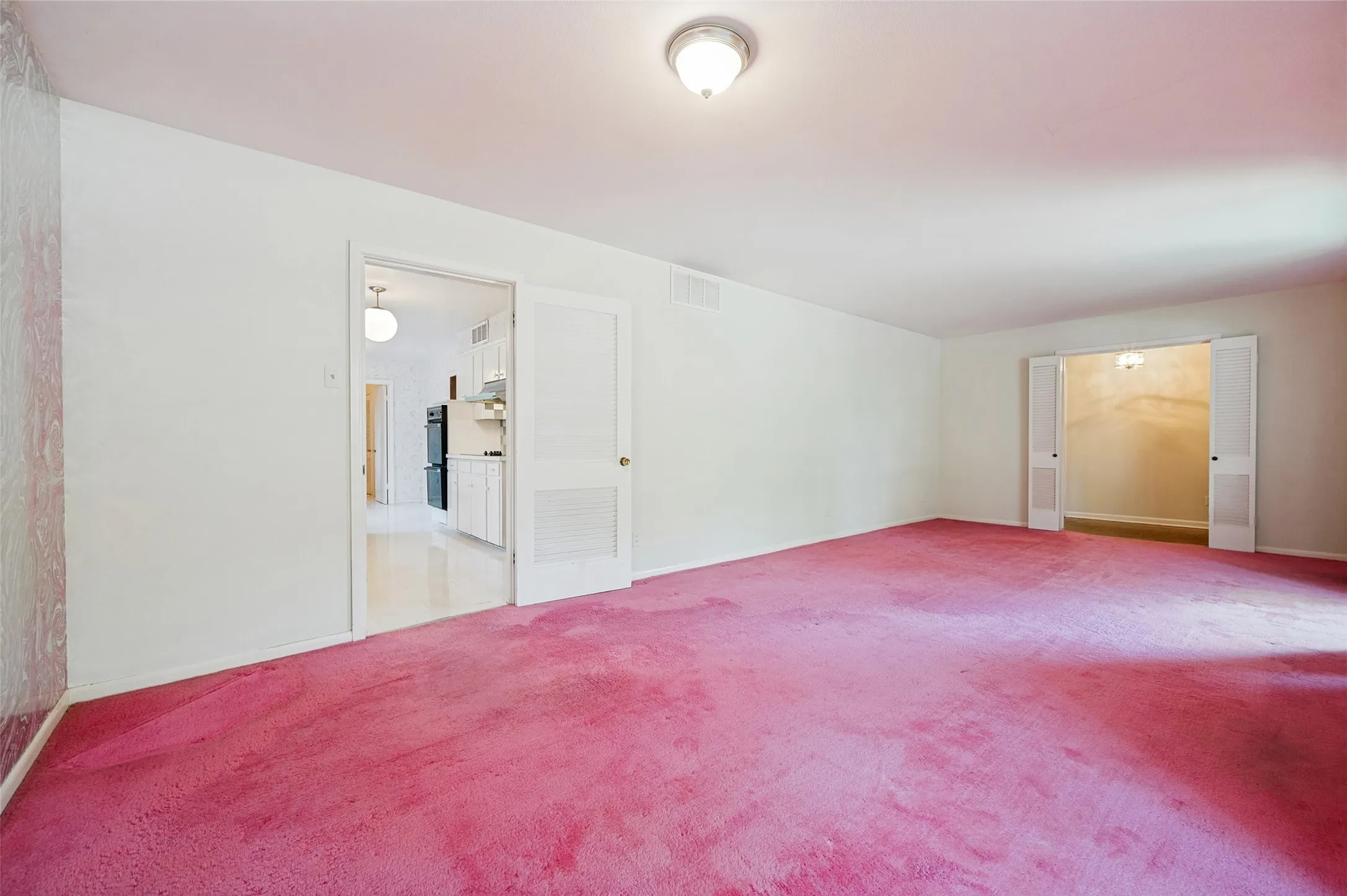 Single Family Residence For Sale in Dallas County , 925 Knott Place, Dallas, Texas 75208, 4 Bedroom, 4 Bathroom, 2 Garage spaces, 2,641 Sqft, built in 1959, mls#21329590, Real Estate Agent in Dallas, Homes For Sale in Dallas county, Homes For Sale in Dallas, Realtor in Dallas Texas, Real Estate Brokerage Independent Realty Texas, Luminita Cordes Realtor