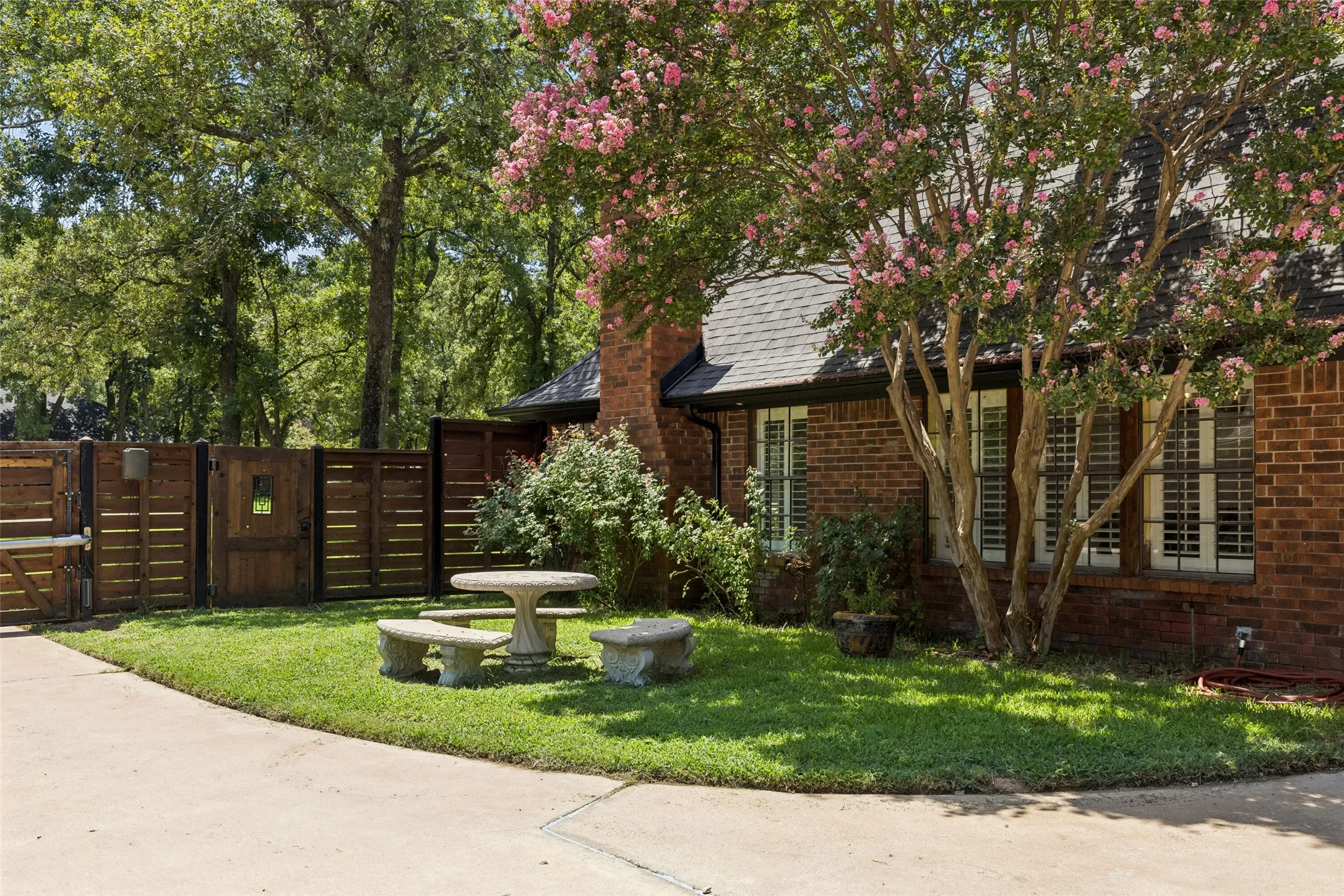 Single Family Residence For Sale in Tarrant County , 2005 Greenwood Lane, Keller, Texas 76262, 3 Bedroom, 2 Bathroom, 2 Garage spaces, 2,253 Sqft, built in 1984, mls#21339692, Real Estate Agent in Keller, Homes For Sale in Tarrant county, Homes For Sale in Keller, Realtor in Keller Texas, Real Estate Brokerage Independent Realty Texas, Luminita Cordes Realtor